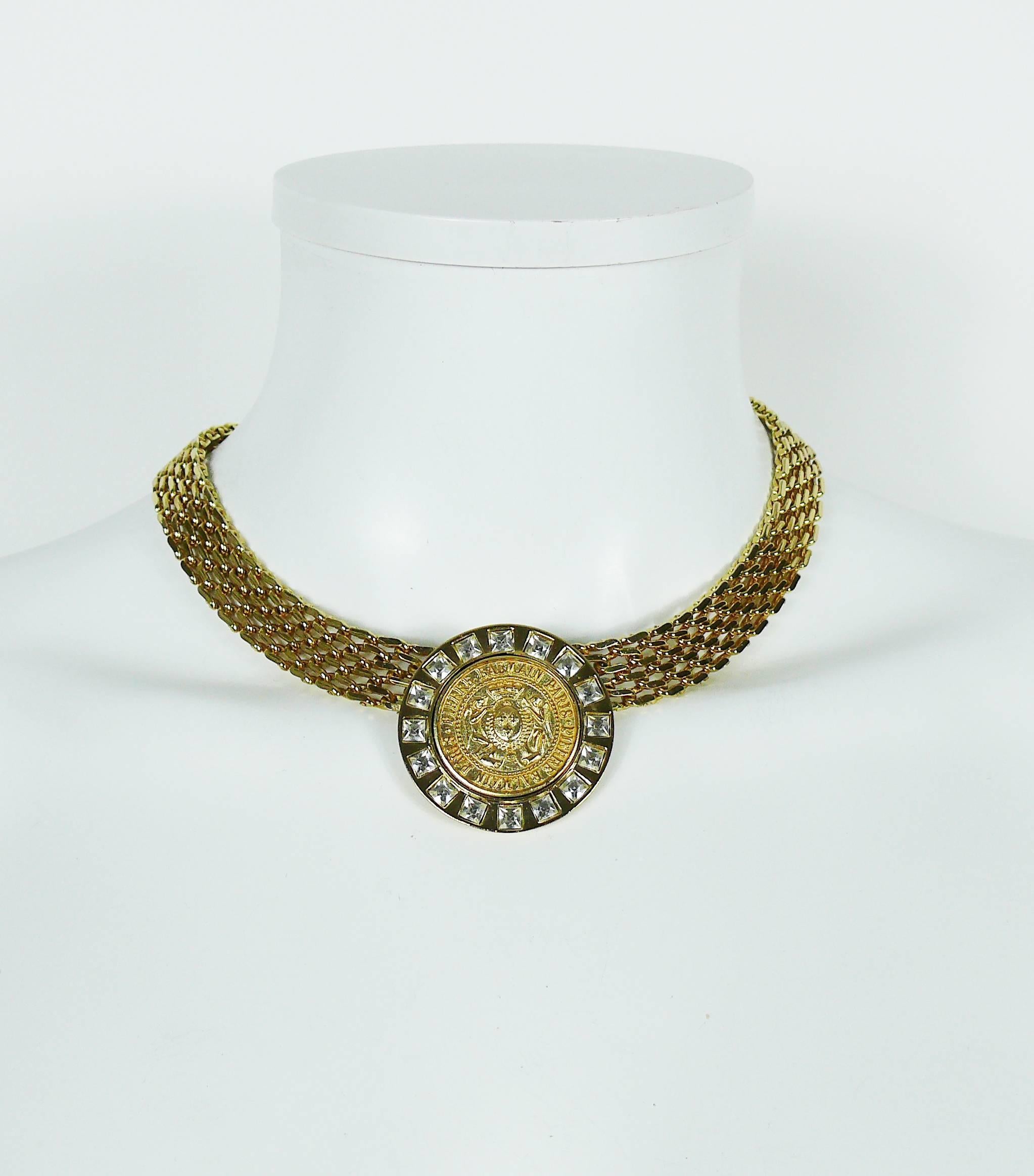 PIERRE BALMAIN vintage gold toned necklace featuring a PIERRE BALMAIN medallion crest at center embellished with clear crystals.

Secure clasp closure.

Embossed PB Paris.

Indicative measurements : length approx. 42.5 cm (16.73 inches) / chain