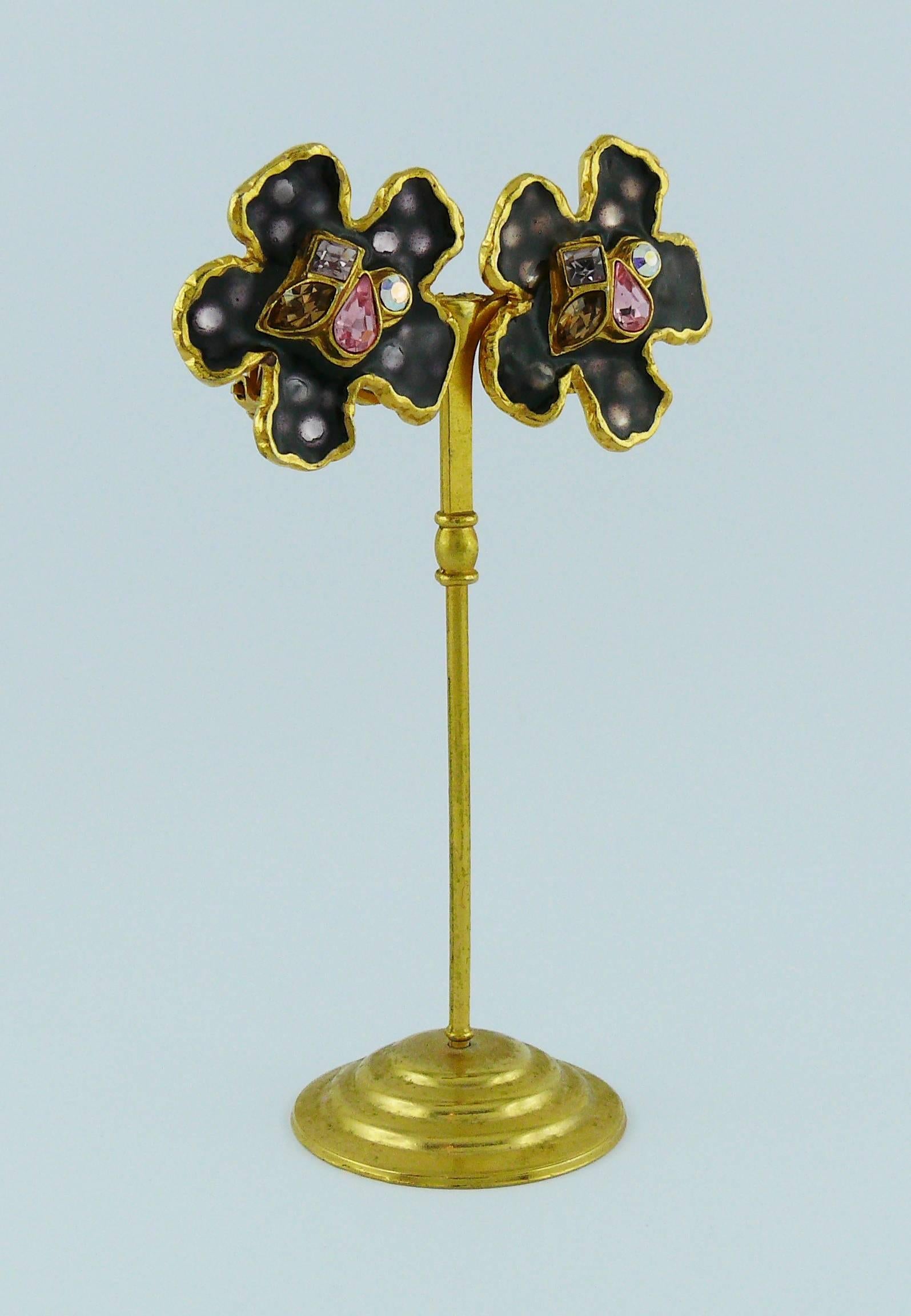 Christian Lacroix Vintage Purple Enamel Flower Clip-On Earrings In Excellent Condition In Nice, FR