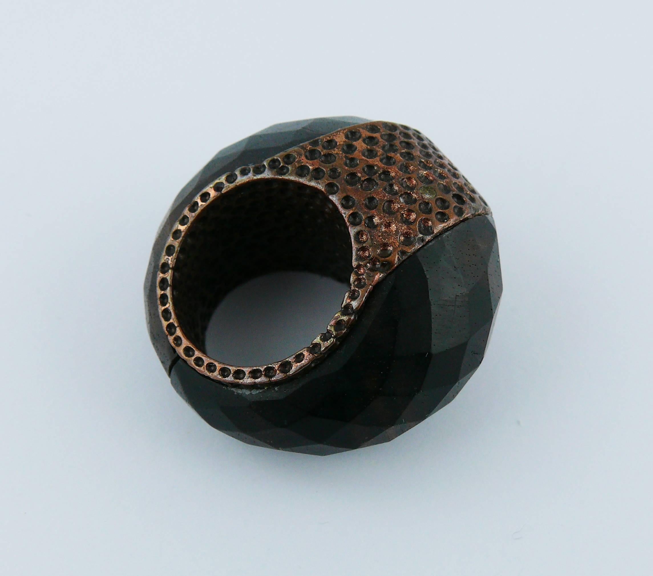 JEAN PAUL GAULTIER vintage chunky ring featuring faceted exotic wood sections in a textured copper toned setting.

Embossed JEAN PAUL GAULTIER.

Indicative measurements : inner circumference approx. 5.65 cm (2.22 inches) / total height approx. 3.5