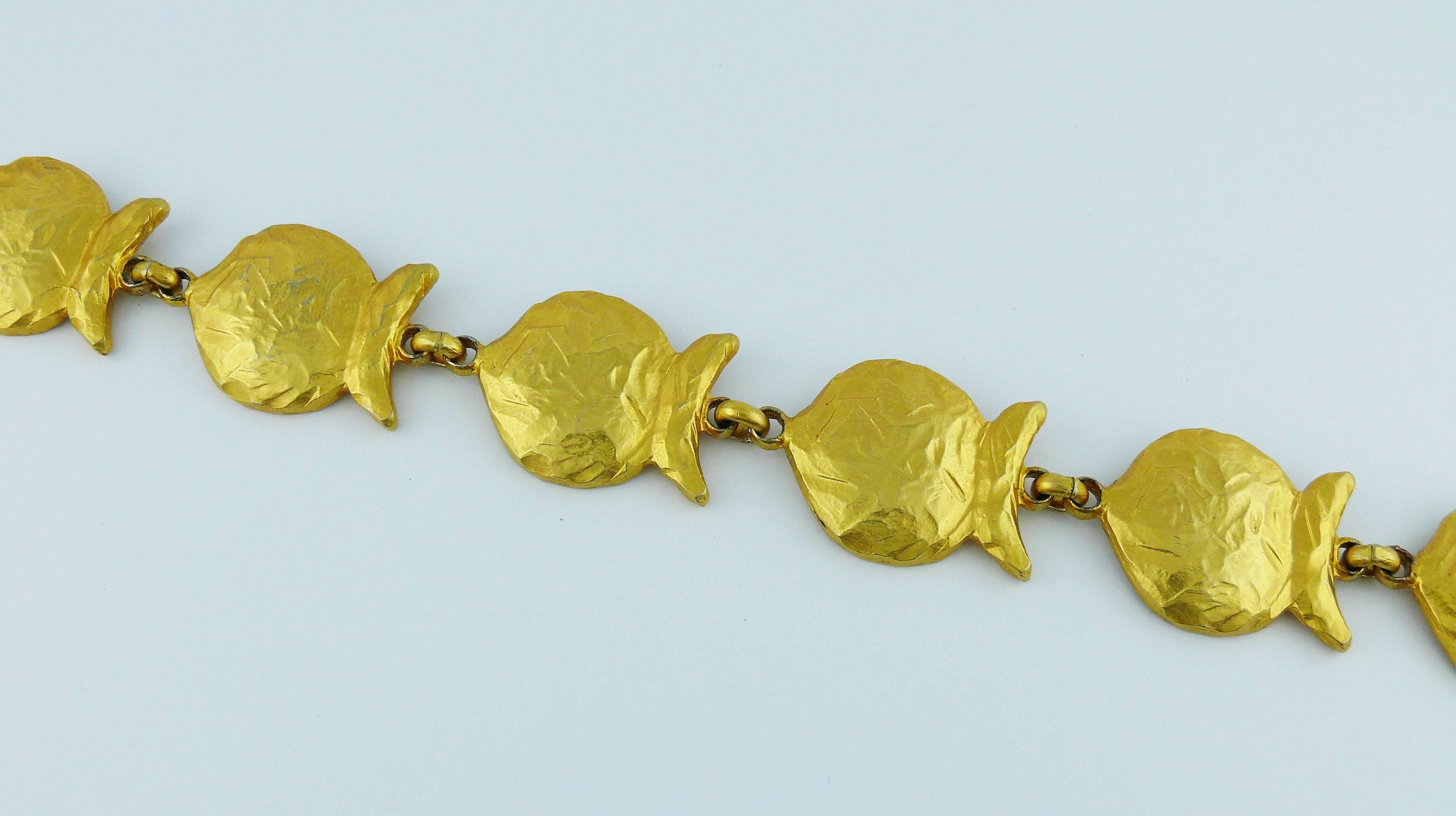 Ensemble collier et boucles d'oreilles Edouard Rambaud en forme de poissons en or de couleur vintage 1