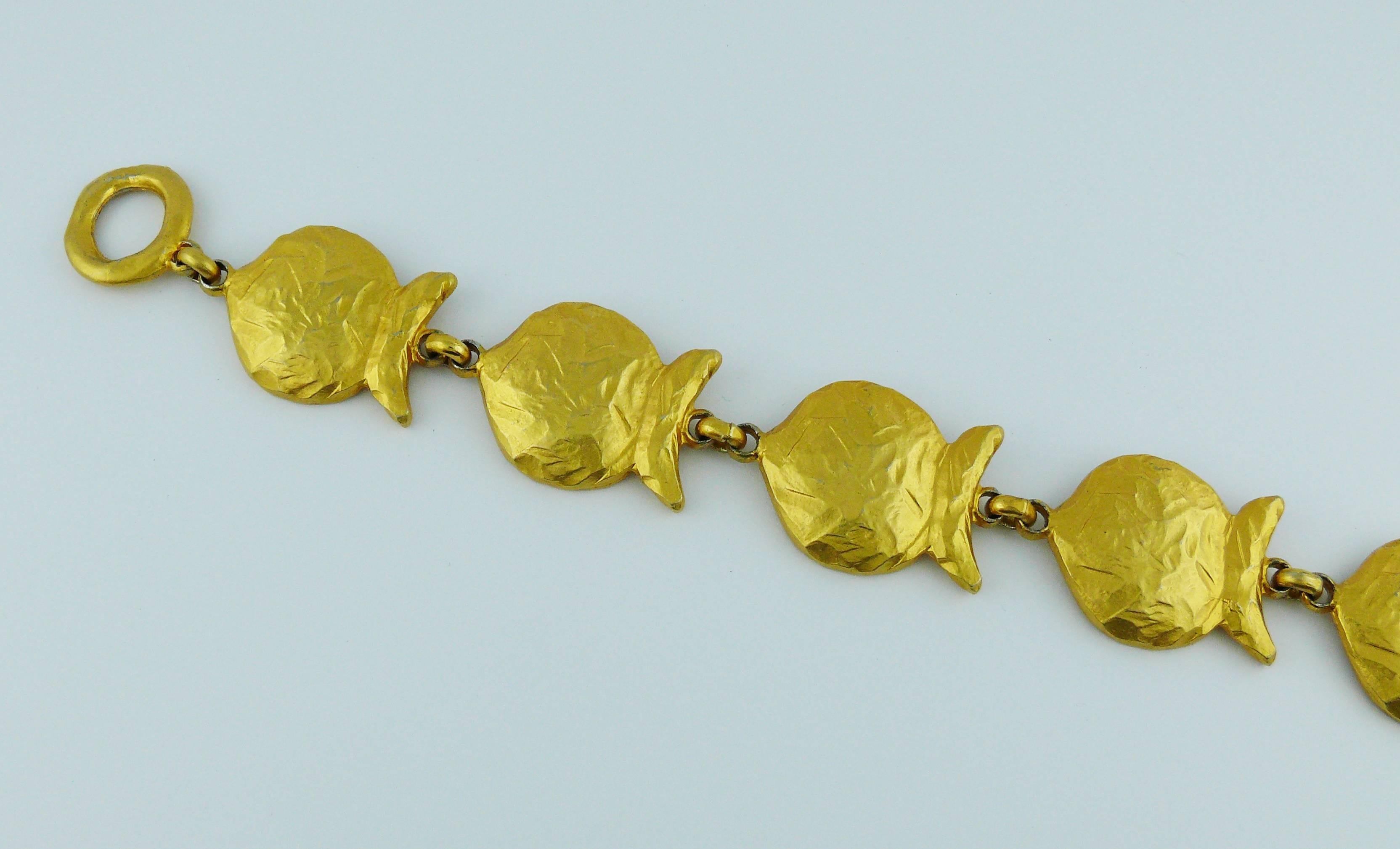 Ensemble collier et boucles d'oreilles Edouard Rambaud en forme de poissons en or de couleur vintage Bon état à Nice, FR