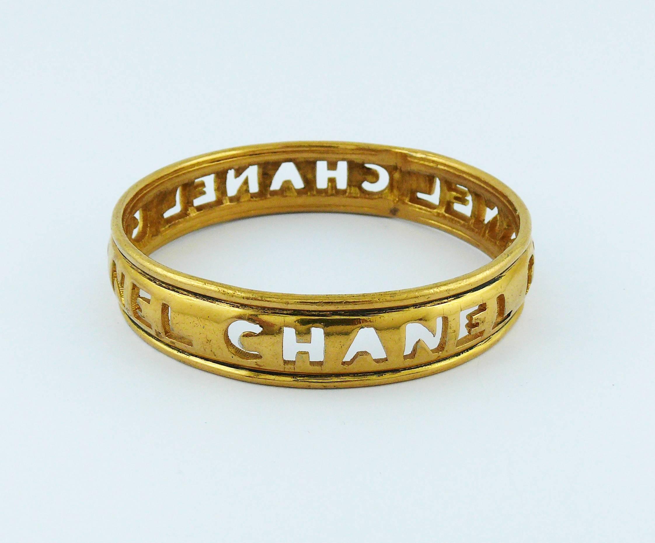 CHANEL vintage 1980s gold toned with antiqued patina bracelet bangle featuring CHANEL cut outs.

Unsigned (usual on this model).

Indicative measurements : inner circumference approx. 21.99 cm (8.66 inches) / width approx. 1.6 cm (0.63