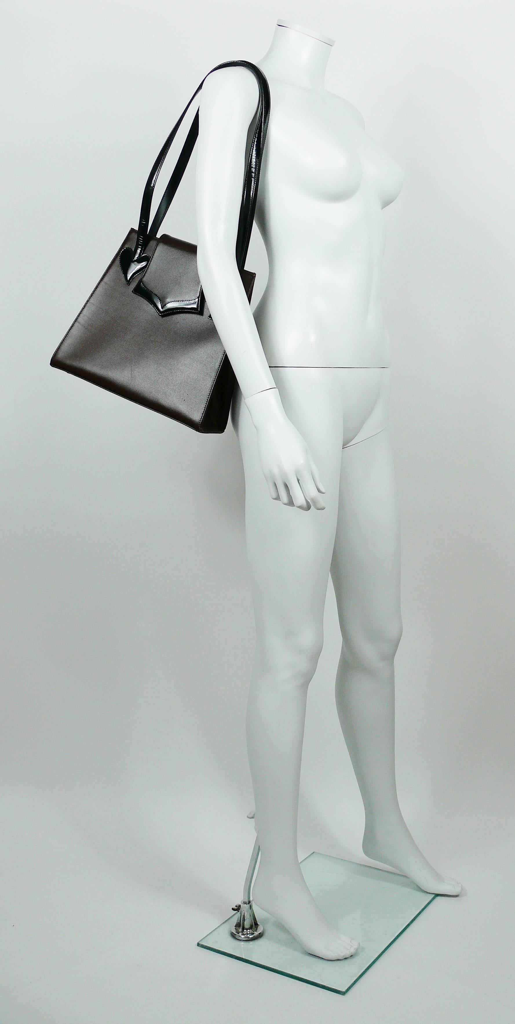 CHRISTIAN LACROIX vintage brown leather handbag with black patent leather heart and cross details and straps.

This bat features :
- Trapezoid shape body in brown textured leather.
- Black patent leather detail on front and back featuring iconic