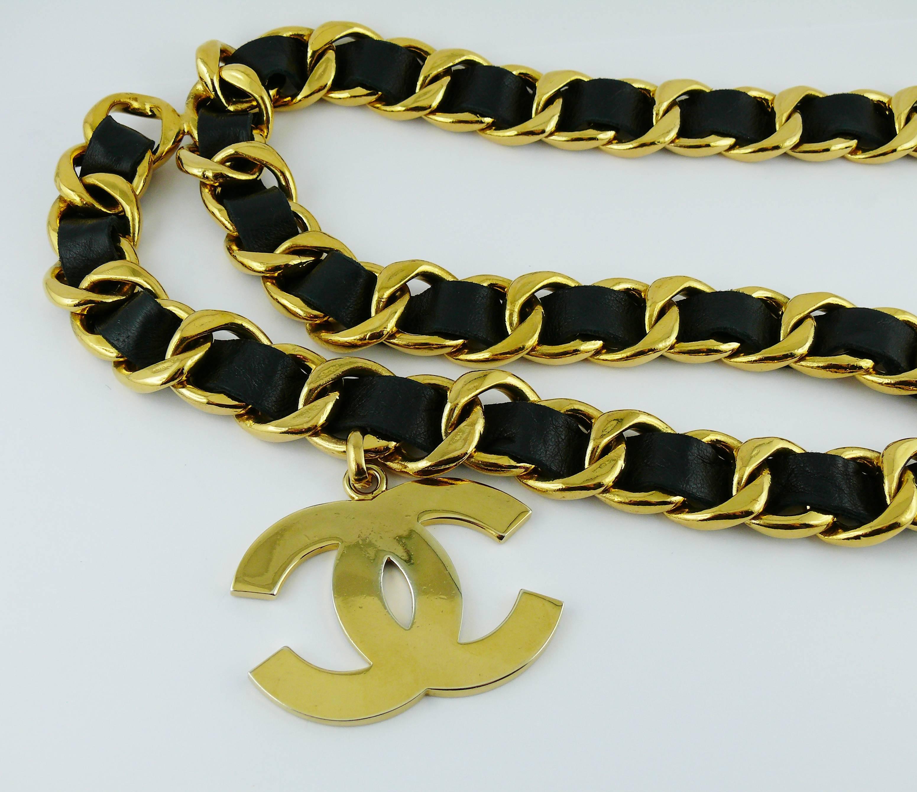Chanel Vintage 1993 Iconic Gold Toned Chain and Leather Belt with Large CC Logos 3