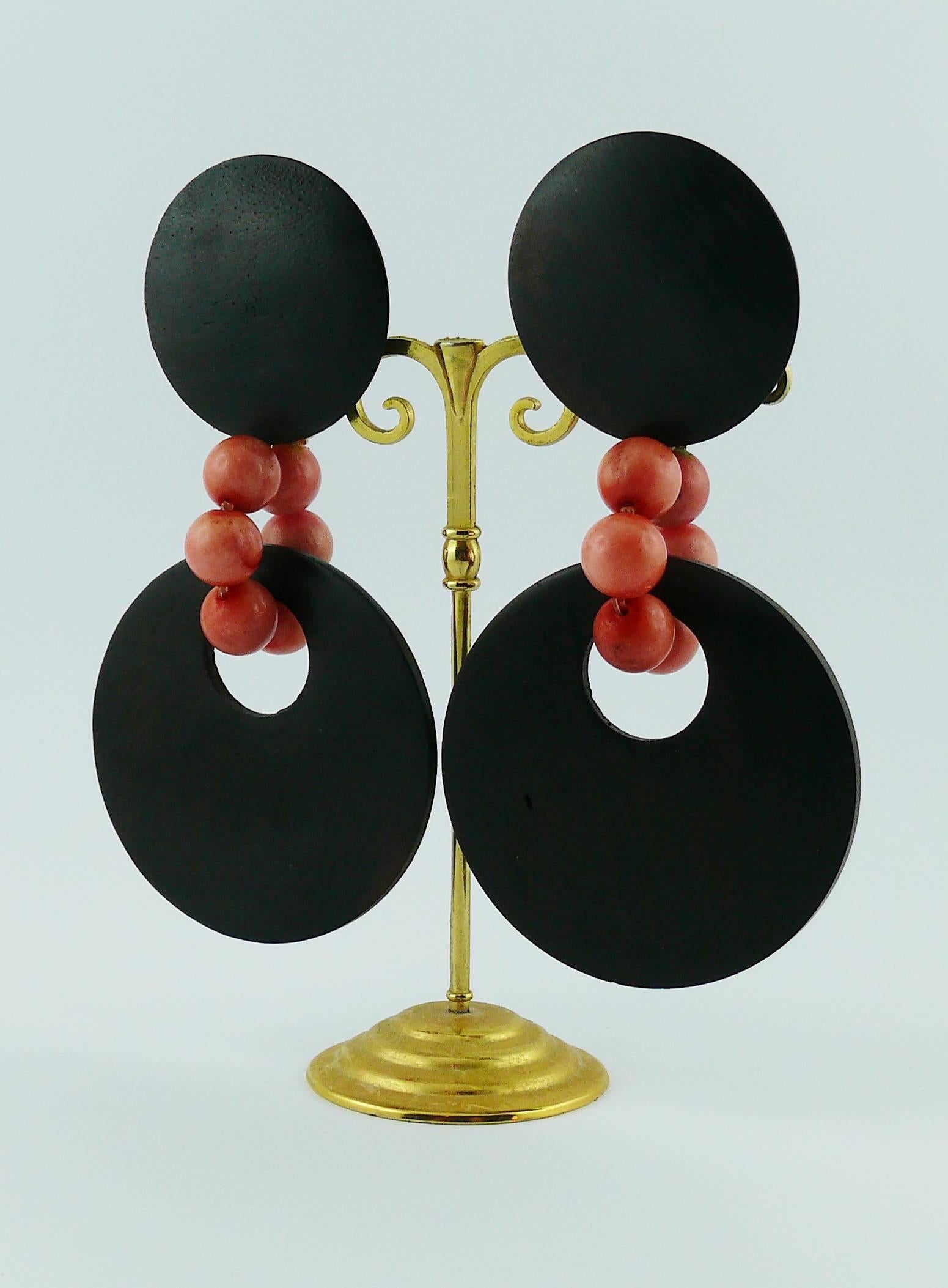 Yves Saint Laurent YSL Vintage African Inspired Wood Dangling Earrings In Good Condition In Nice, FR