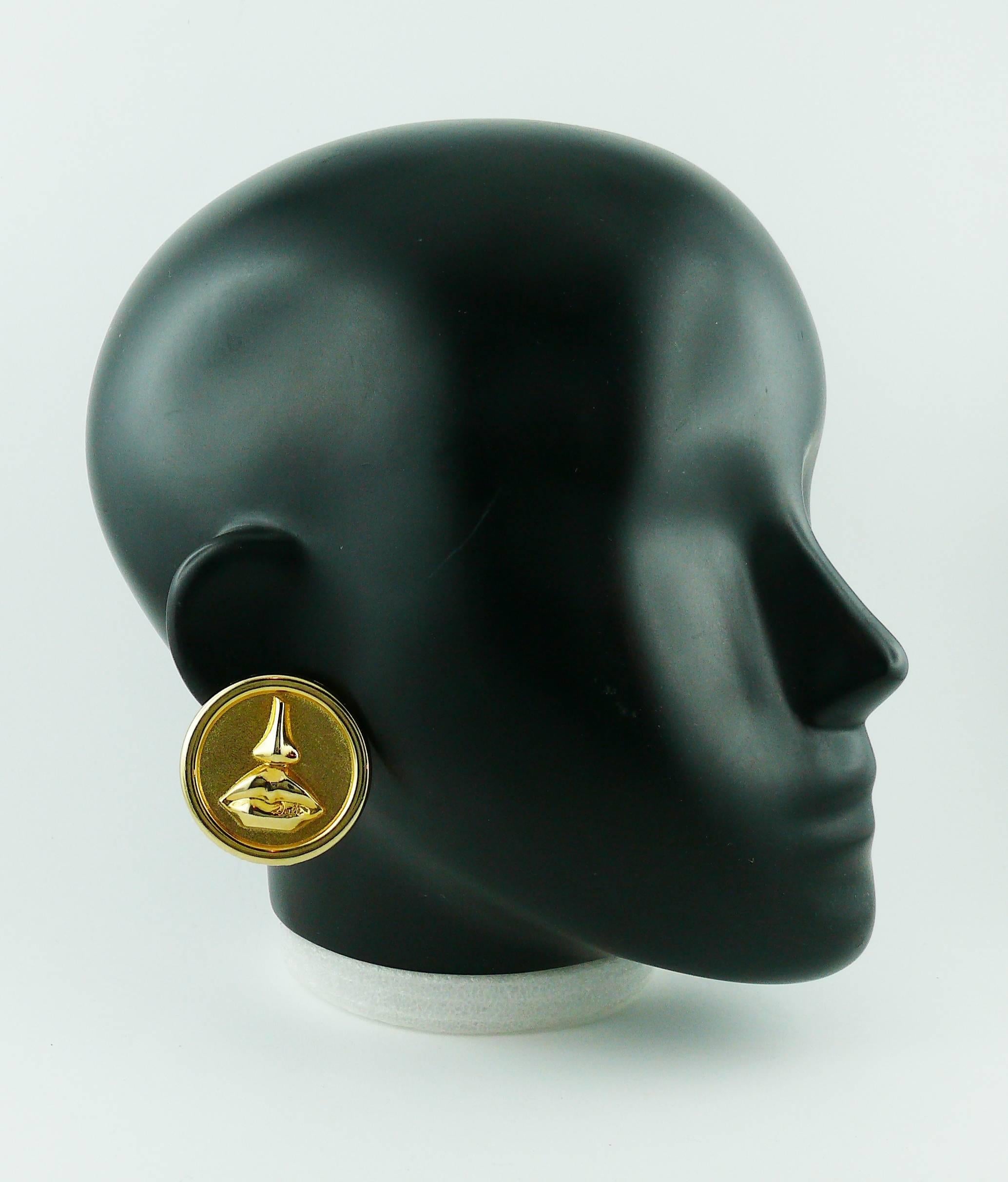 SALVADOR DALI Parfums vintage 1980's massive gold toned disc earrings (clip-on) featuring the iconic mouth and nose after Aphrodite of Cnidus.

Marked 