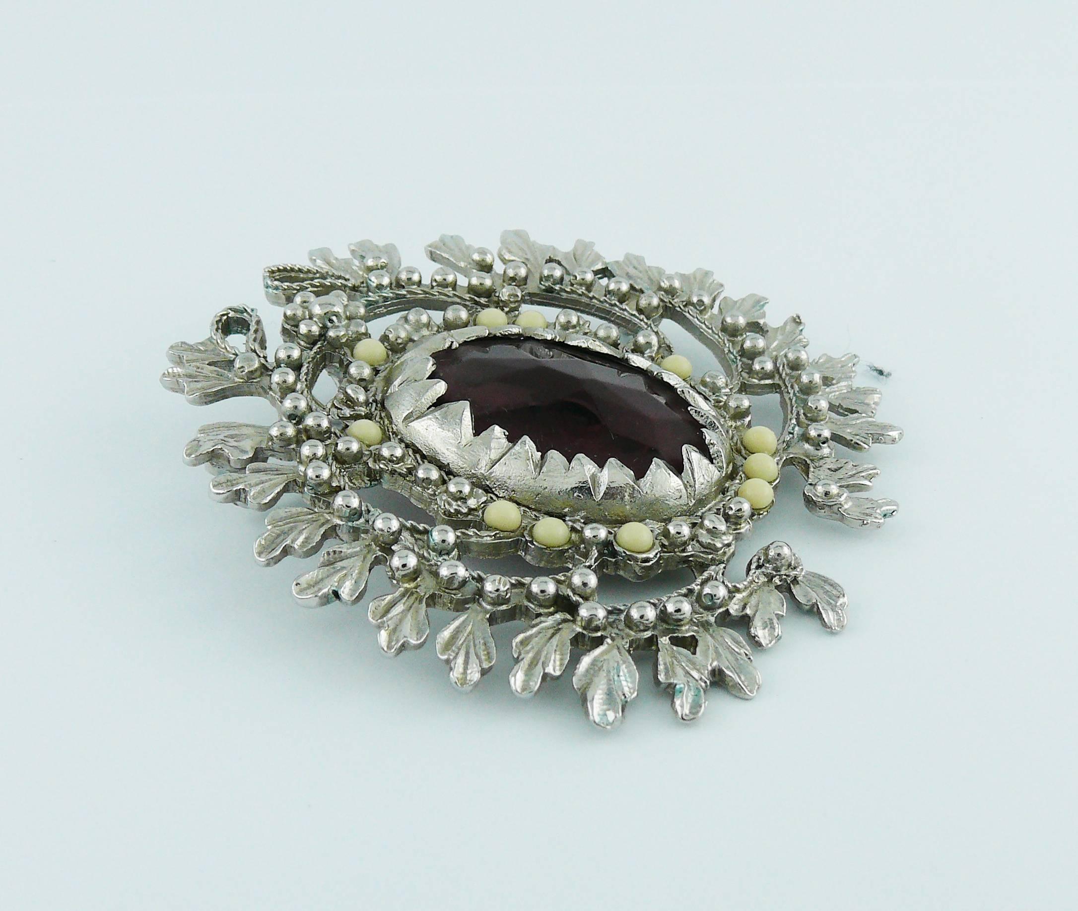 CHRISTIAN LACROIX vintage massive silver toned brooch/pendant featuring a laurel wreath design embellished with faux pearls and a purple faceted glass center.

Can be worn as a pendant.

Marked CHRISTIAN LACROIX CL Made in France.

Indicative