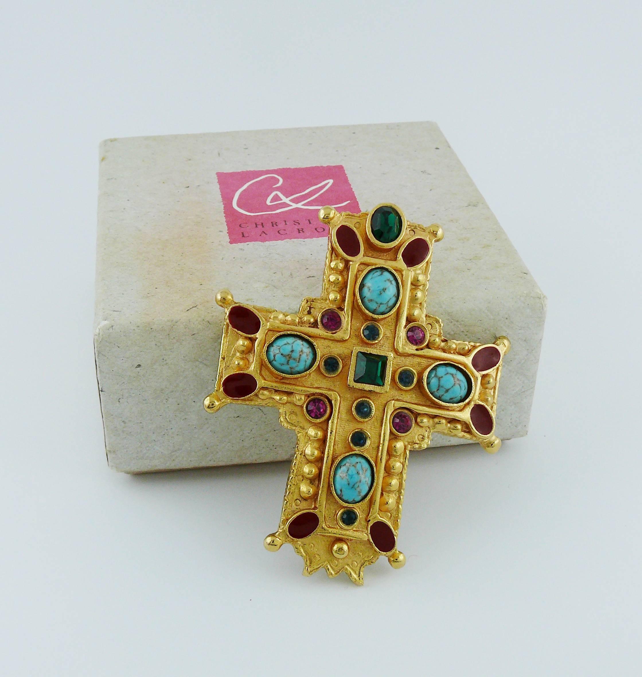 Christian Lacroix Vintage Massive Jewelled Gold Tone Cross Brooch Pendant In Excellent Condition In Nice, FR
