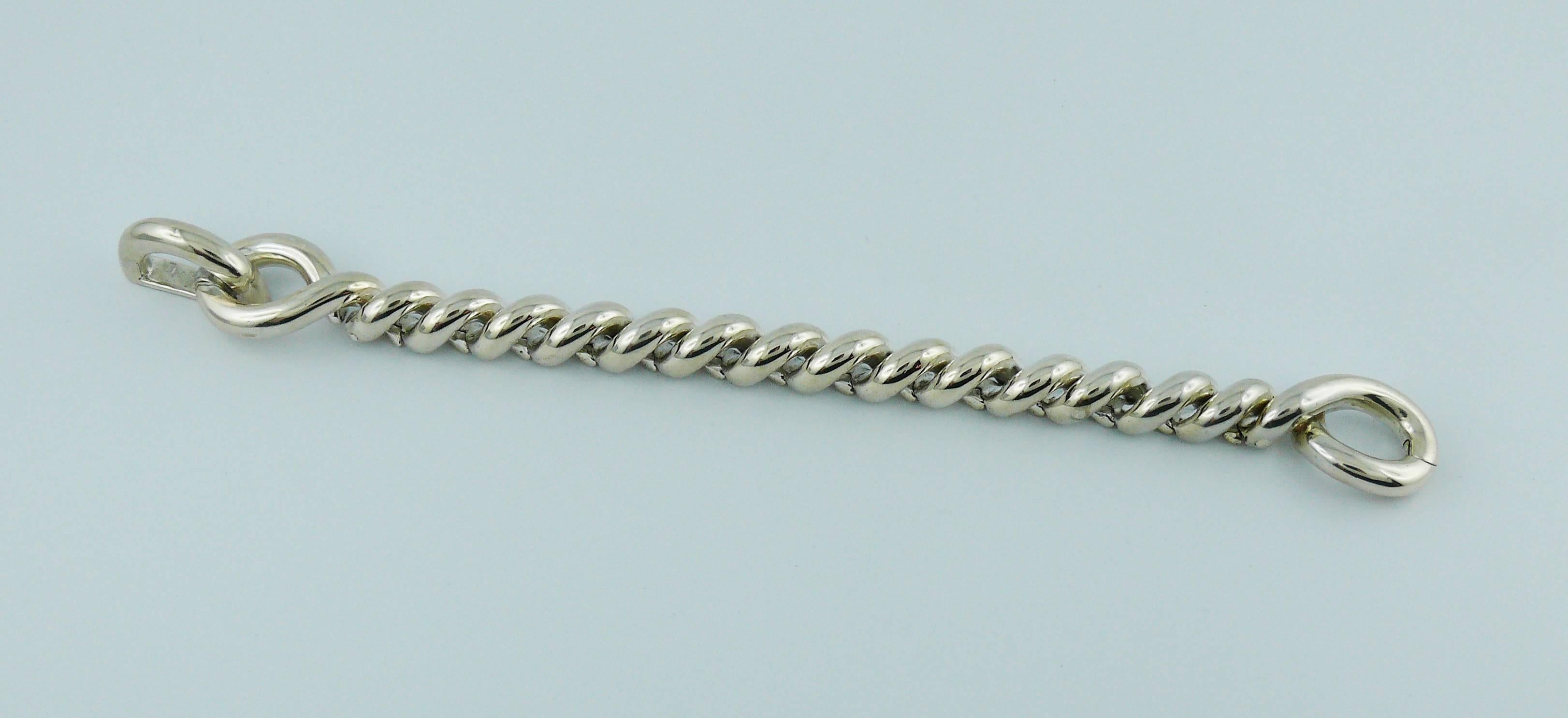 HERMES vintage silver "TORSADES" bracelet featuring articulated links and hidden buckle design clasp.

Embossed HERMES Paris.
French silver and maker's hallmarks.

Indicative measurements : length approx. 18.5 cm (7.28 inches) / link width