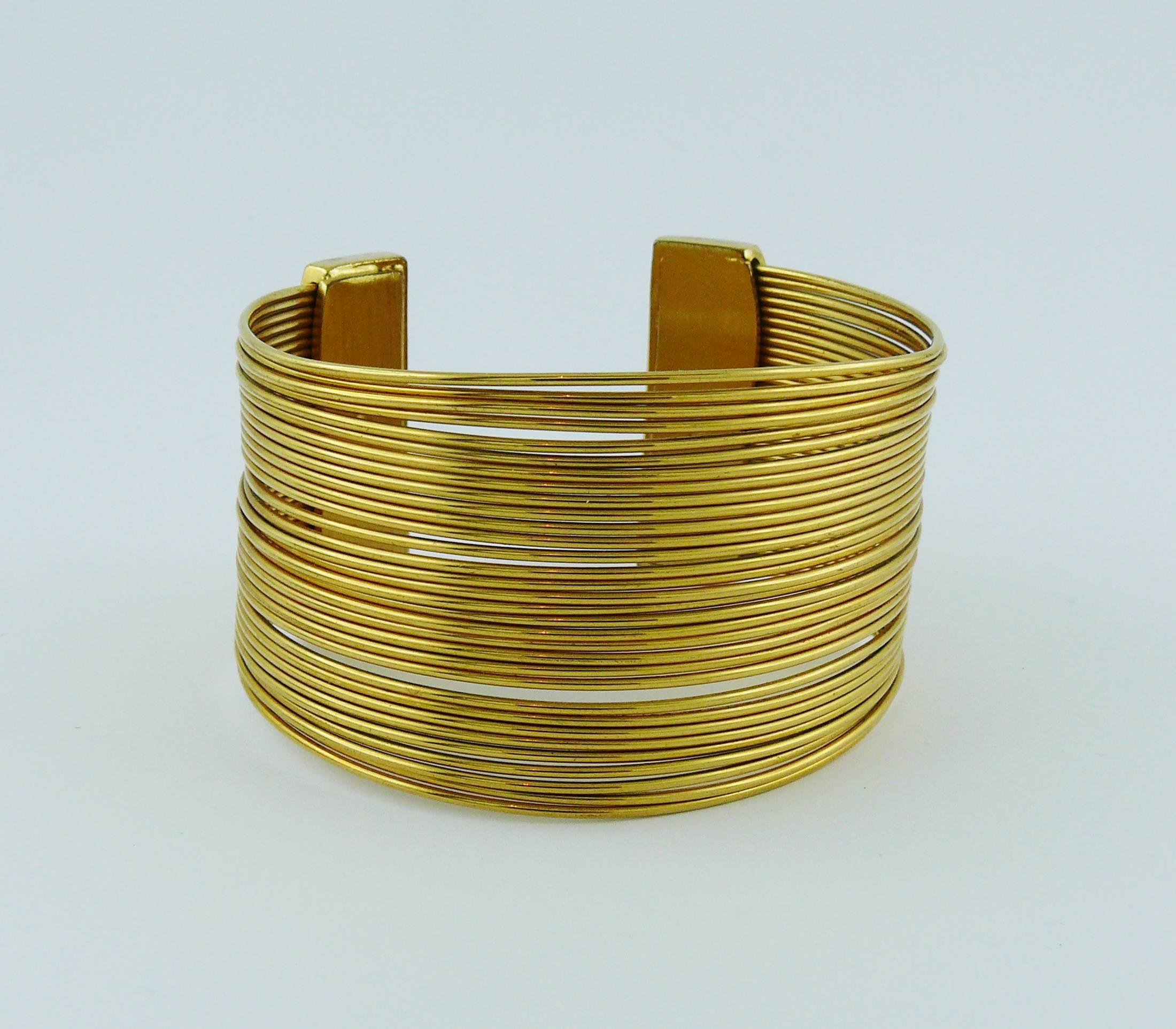 Christian Dior J'Adore Goldfarbenes Set aus Choker und Manschettenarmband aus Draht 4