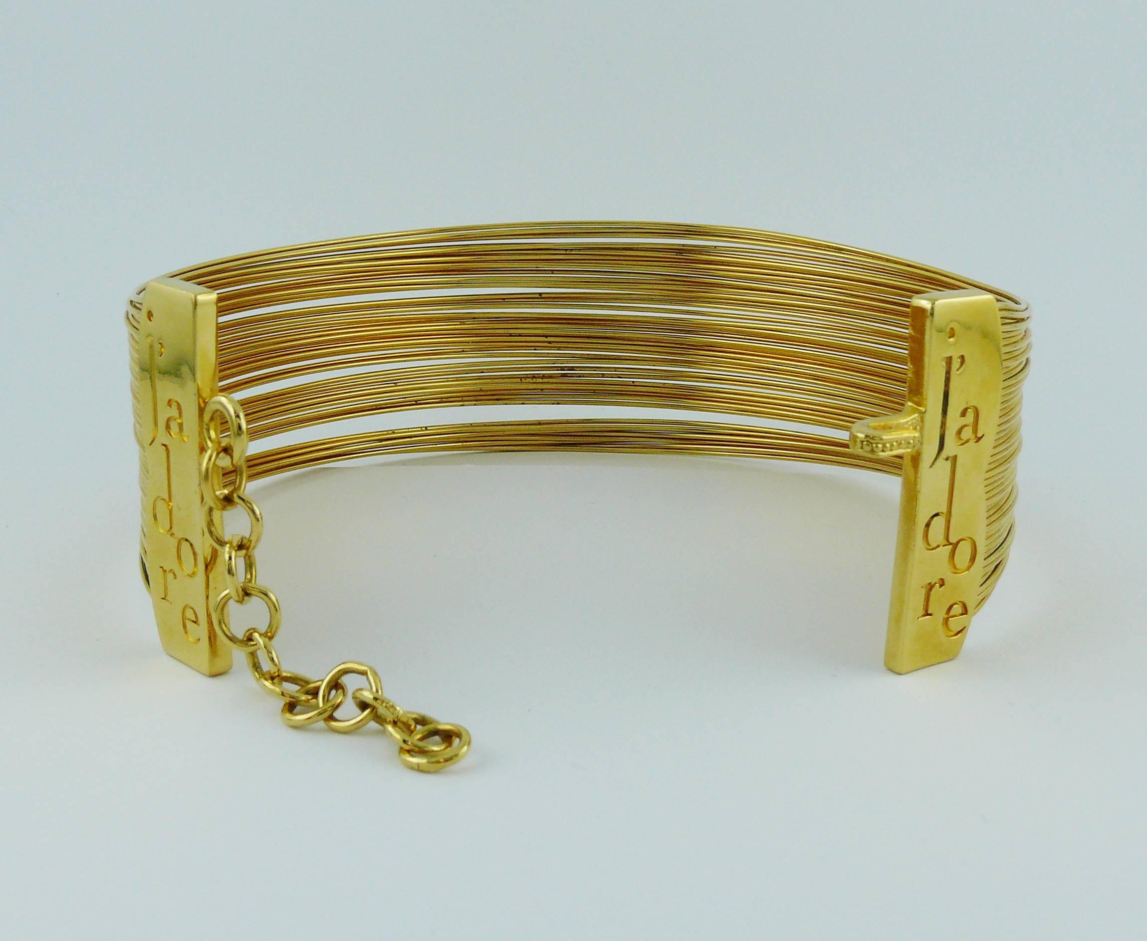 Christian Dior J'Adore Goldfarbenes Set aus Choker und Manschettenarmband aus Draht 3