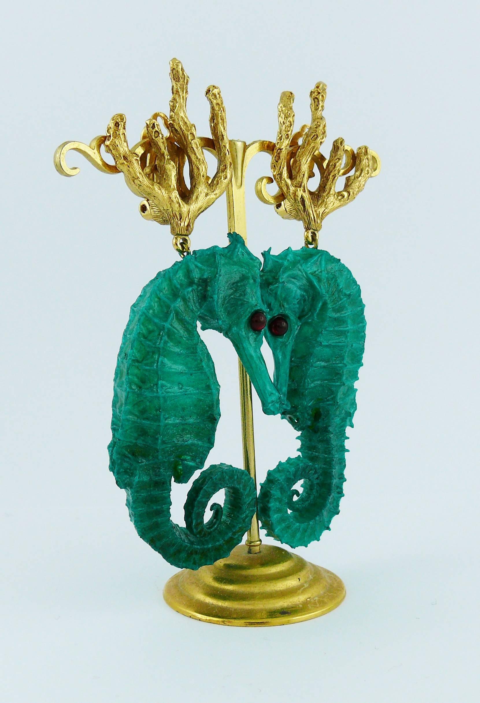 YVES SAINT LAURENT vintage rare sea life dangling earrings (clip-on) featuring a gold toned coral branch top and a resin sea horse.

Created in the ateliers of French parurier ROBERT GOOSSENS.

Embossed YSL.

Indicative measurements : max. height