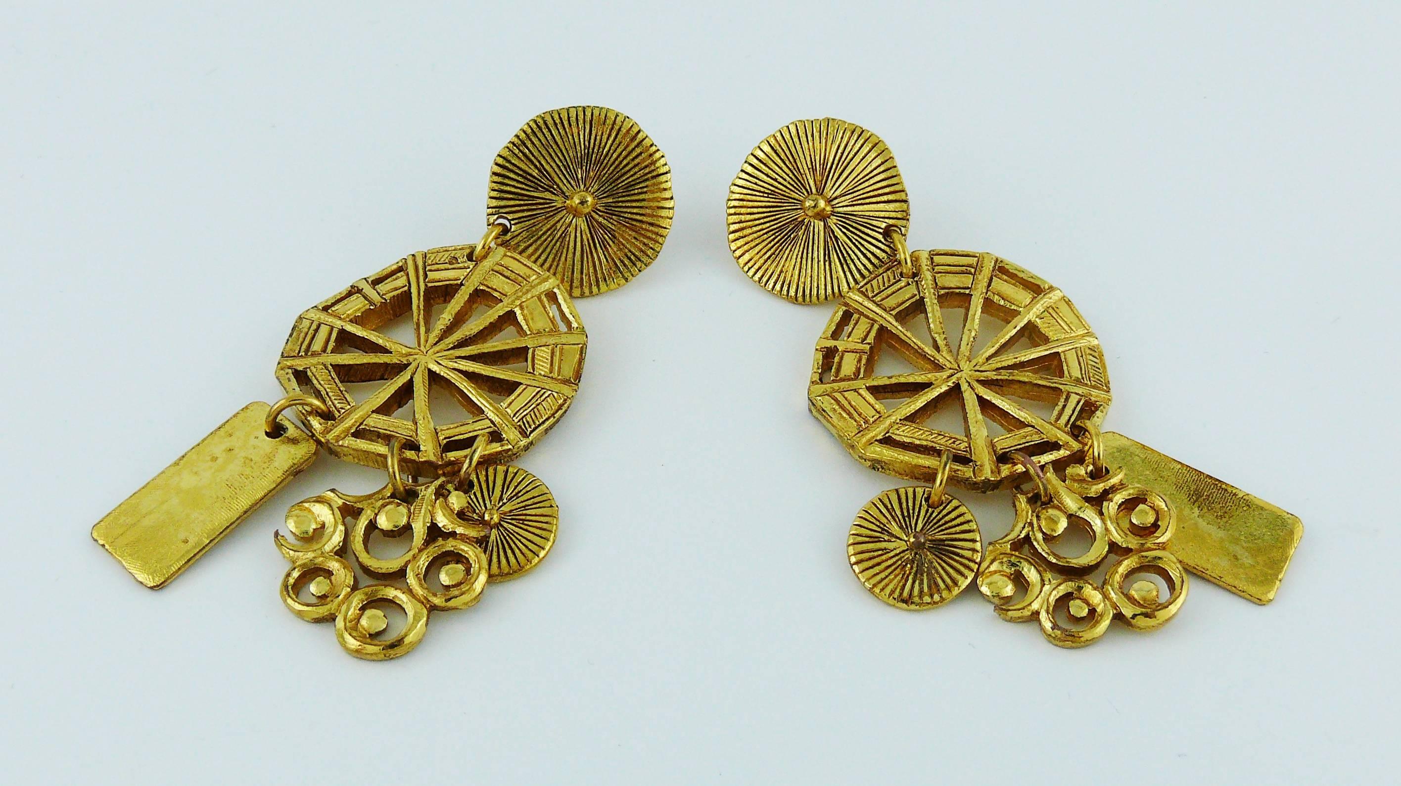 Christian Lacroix Vintage Gold Toned Wheel Dangling Earrings  Damen