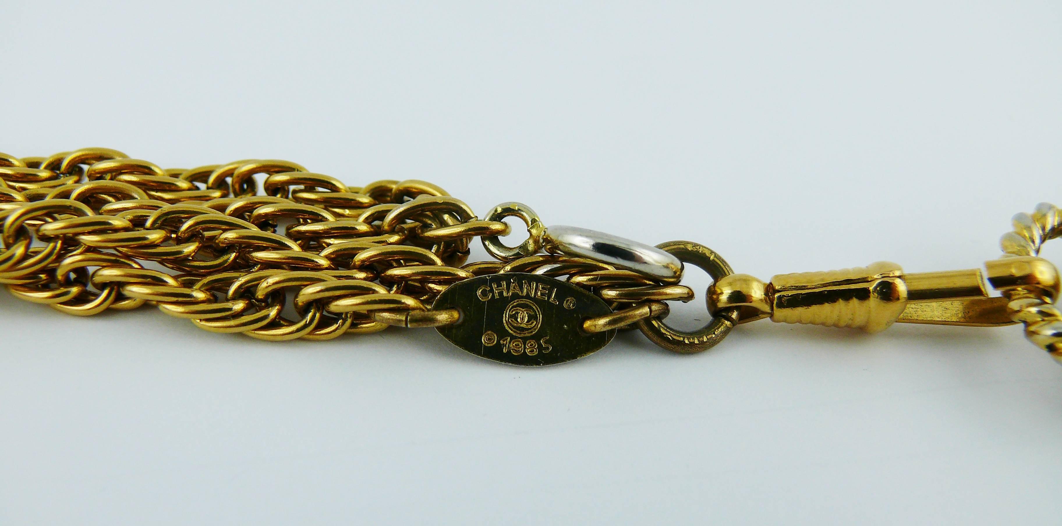 Chanel Vintage 1985 Gripoix Medallion Pendant Necklace 5