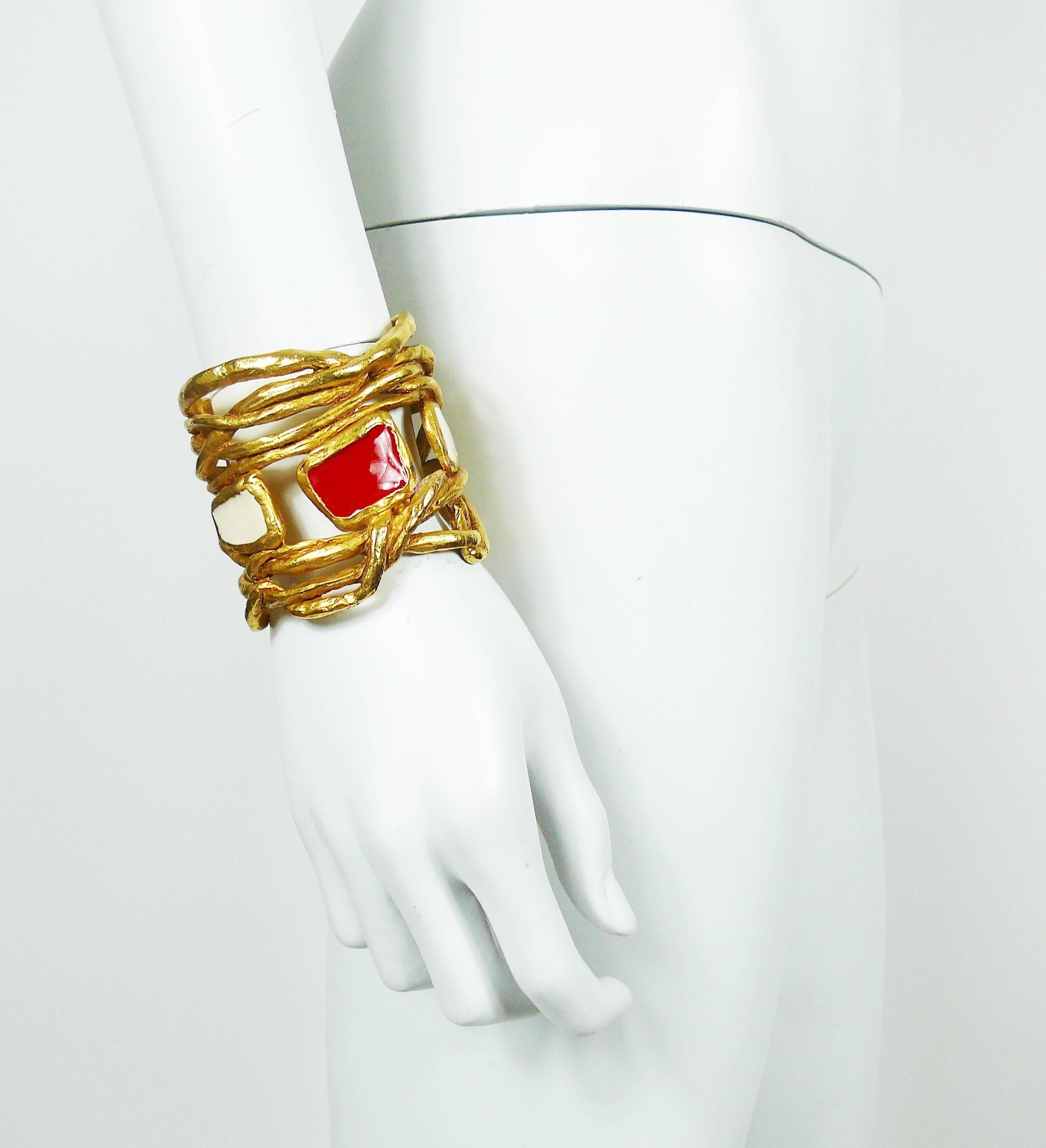 CHRISTIAN LACROIX vintage antiqued gold tone wired cuff bracelet featuring red and white enamel details.

Marked CHRISTIAN LACROIX CL Made in France.

Indicative measurements : inner circumference approx. 18.54 cm (7.30 inches) / max. width approx.