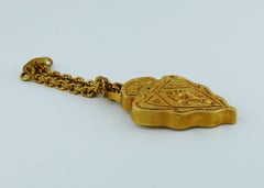 Gucci Vintage Gold Toned Crest Accessory