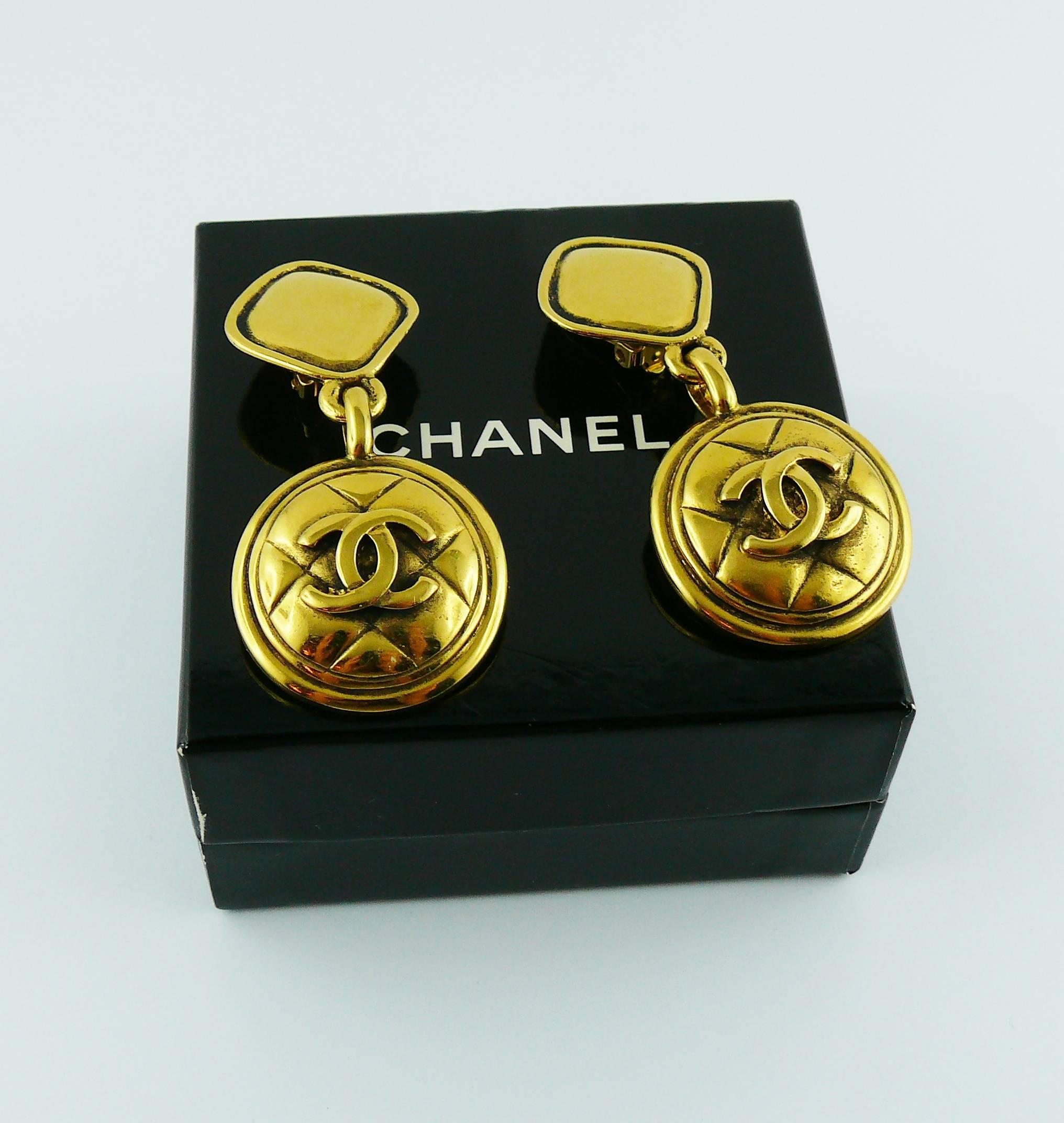 Women's Chanel Vintage Quilted CC Dangling Earrings