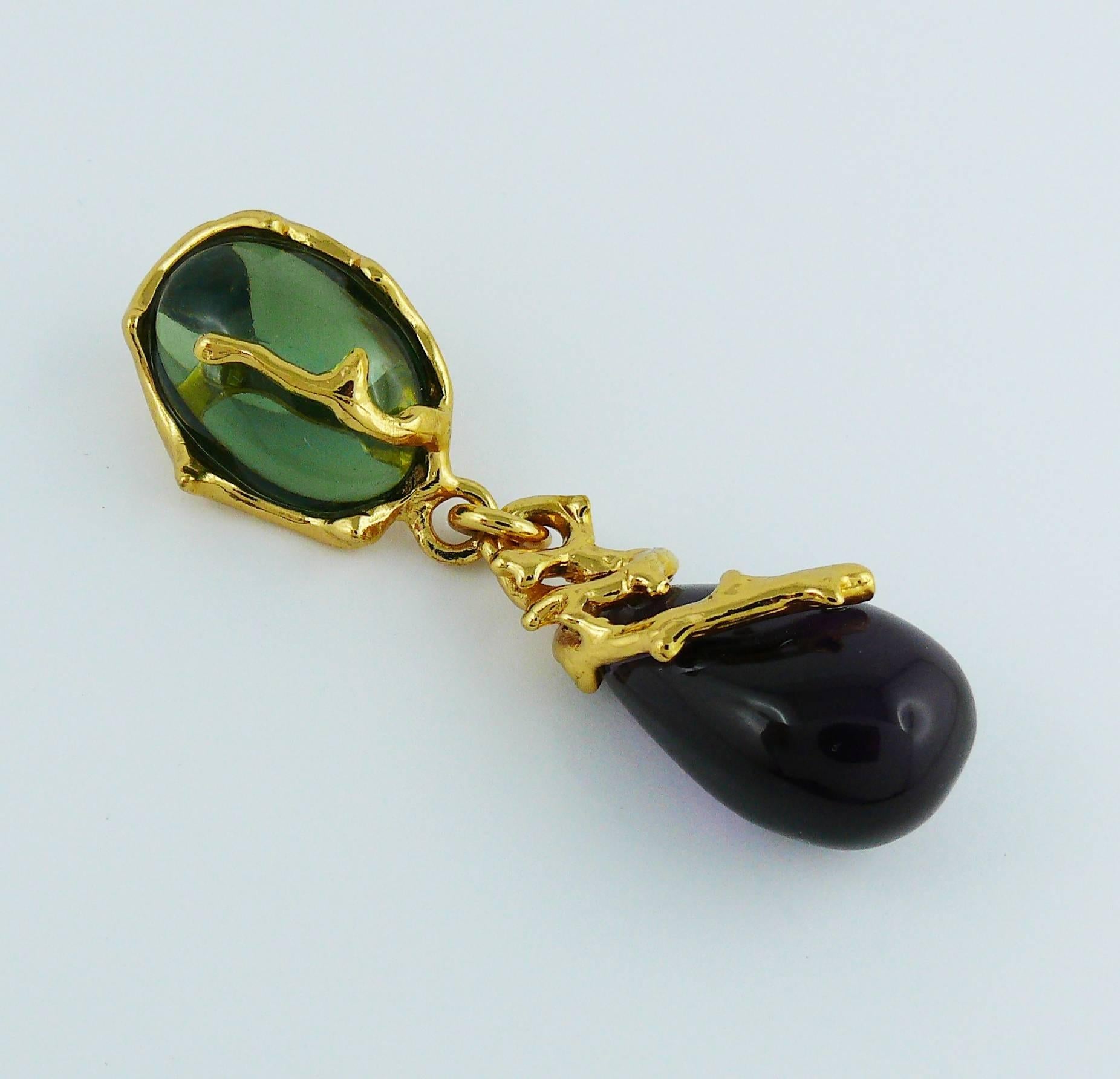 YVES SAINT LAURENT vintage gold toned pendant featuring green and purple resin cabochons.

Embossed YSL Made in France.

Indicative measurements : height approx. 7 cm (2.76 inches) / max. width approx. 2 cm (0.79 inch).

JEWELRY CONDITION CHART
-