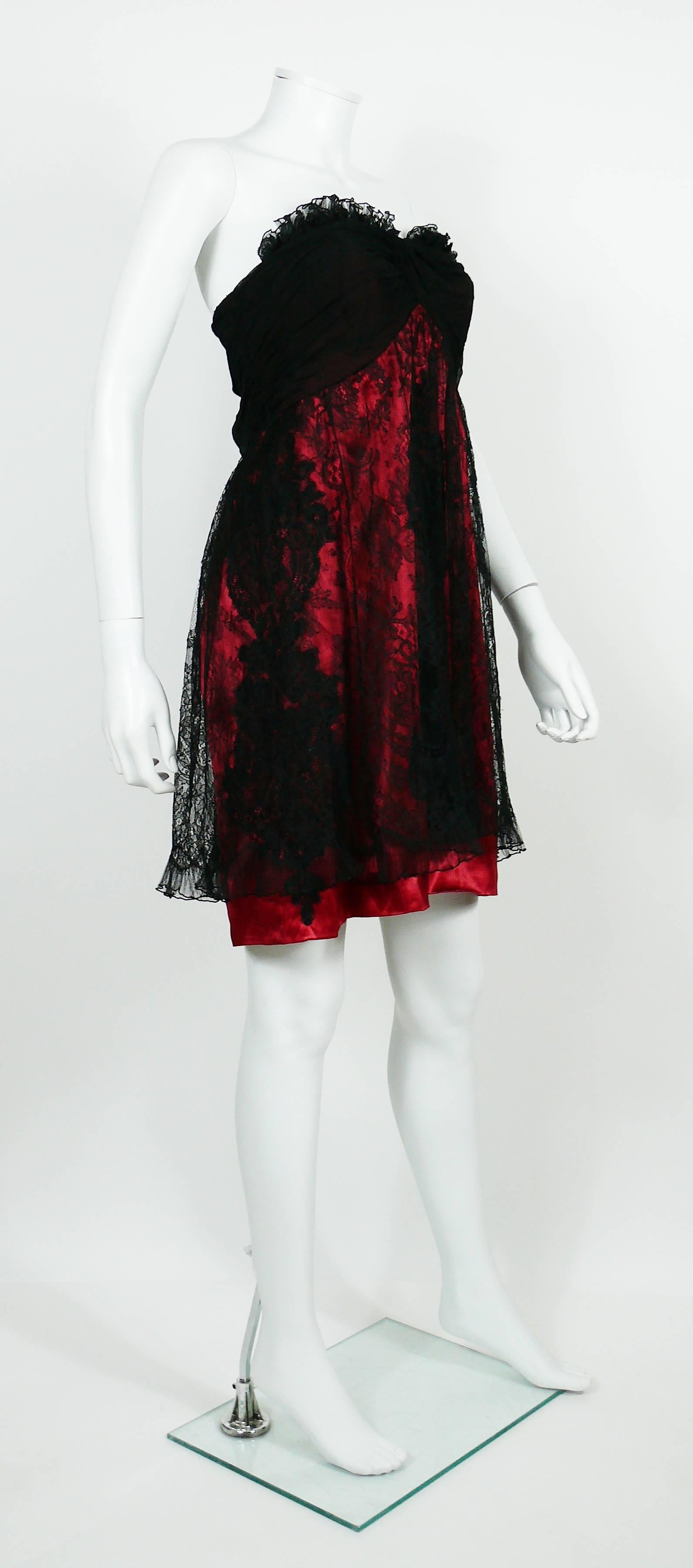 CHRISTIAN LACROIX vintage 1990s red and black lace strapless cocktail dress.

Label reads CHRISTIAN LACROIX PARIS.
Made in France.

Size tag reads : 40.
Please refer to measurements.

Composition tag reads : 70 % Nylon / 30 % Rayon.

Indicative