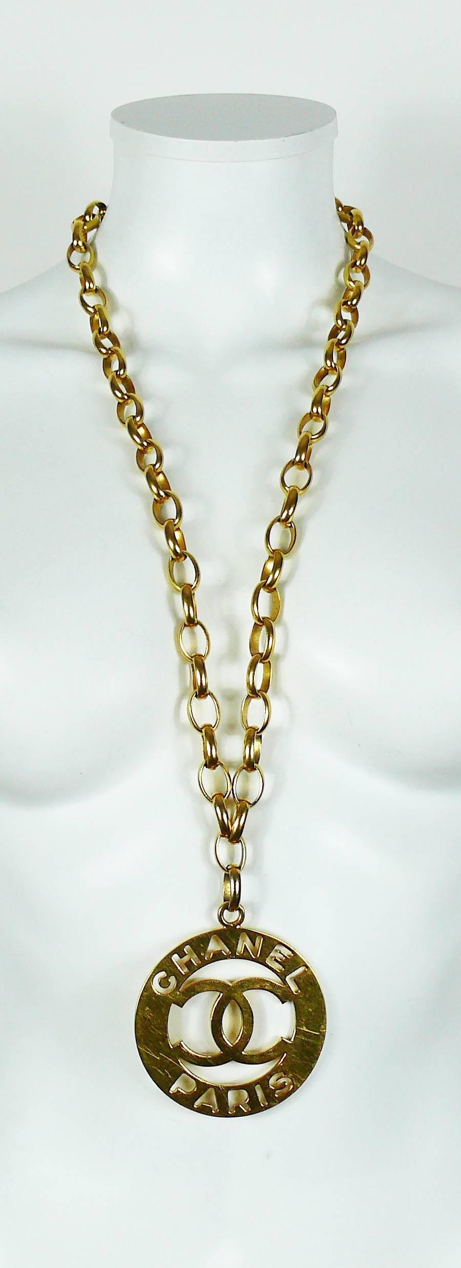 CHANEL vintage iconic gold toned necklace featuring a massive CHANEL PARIS CC logo cutout openwork medallion pendant.

This necklace features a long chunky link chain that could be used as a belt or a single/double strand necklace.

Hook