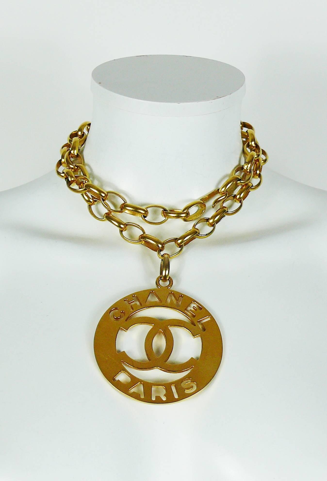Chanel Vintage Iconic Gold Toned Cutout Openwork Logo Medallion Necklace Belt In Good Condition In Nice, FR