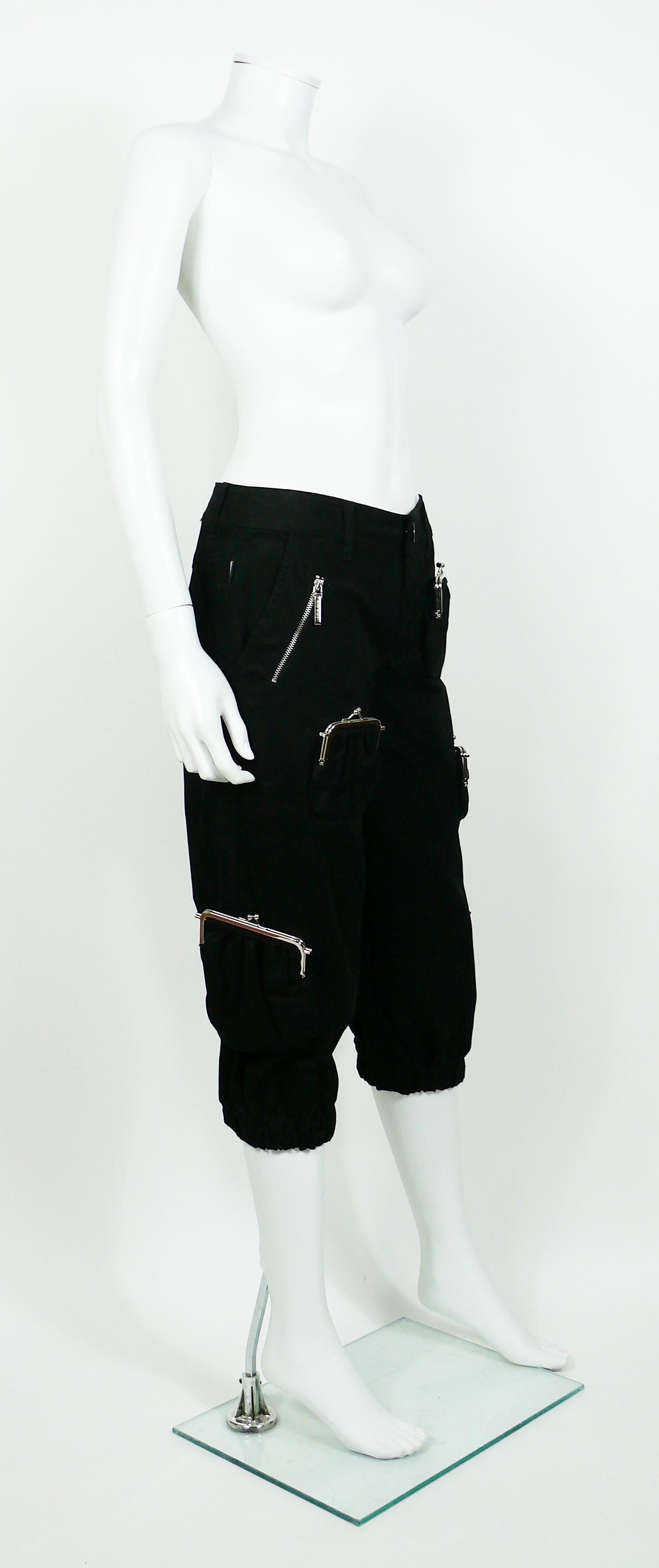 MOSCHINO vintage black cropped trousers featuring kiss lock purses.

Label reads MOSCHINO JEANS.
Made in Italy.

Size tag reads : I 42 / USA 8 / F 38 / GB 12 / D 38.
Please refer to measurements.

Composition tag reads : 97% Cotton / 3%