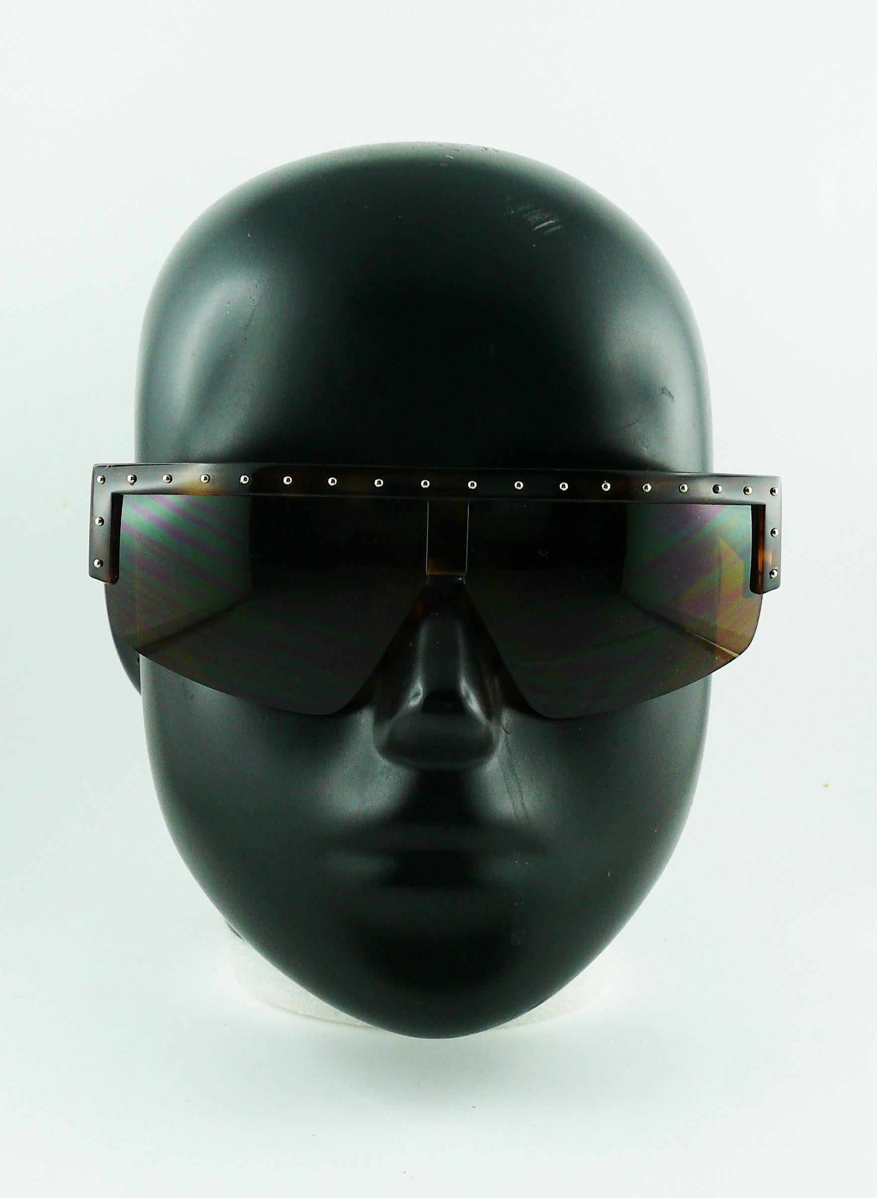 Gianni Versace Vintage Mod. 393 Shield Sunglasses In Excellent Condition In Nice, FR