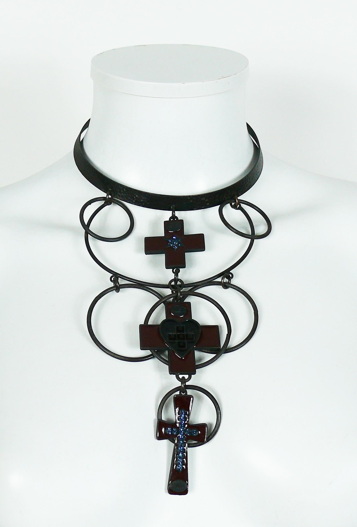 Jean Paul Gaultier vintage rare choker necklace featuring rings and enameled crosses with crystal embellishment.

Lobster clasp clorure.

Marked GAULTIER.

Indicative measurements : inner circumference approx. 36.44 cm (14.35 inches) / drop approx.