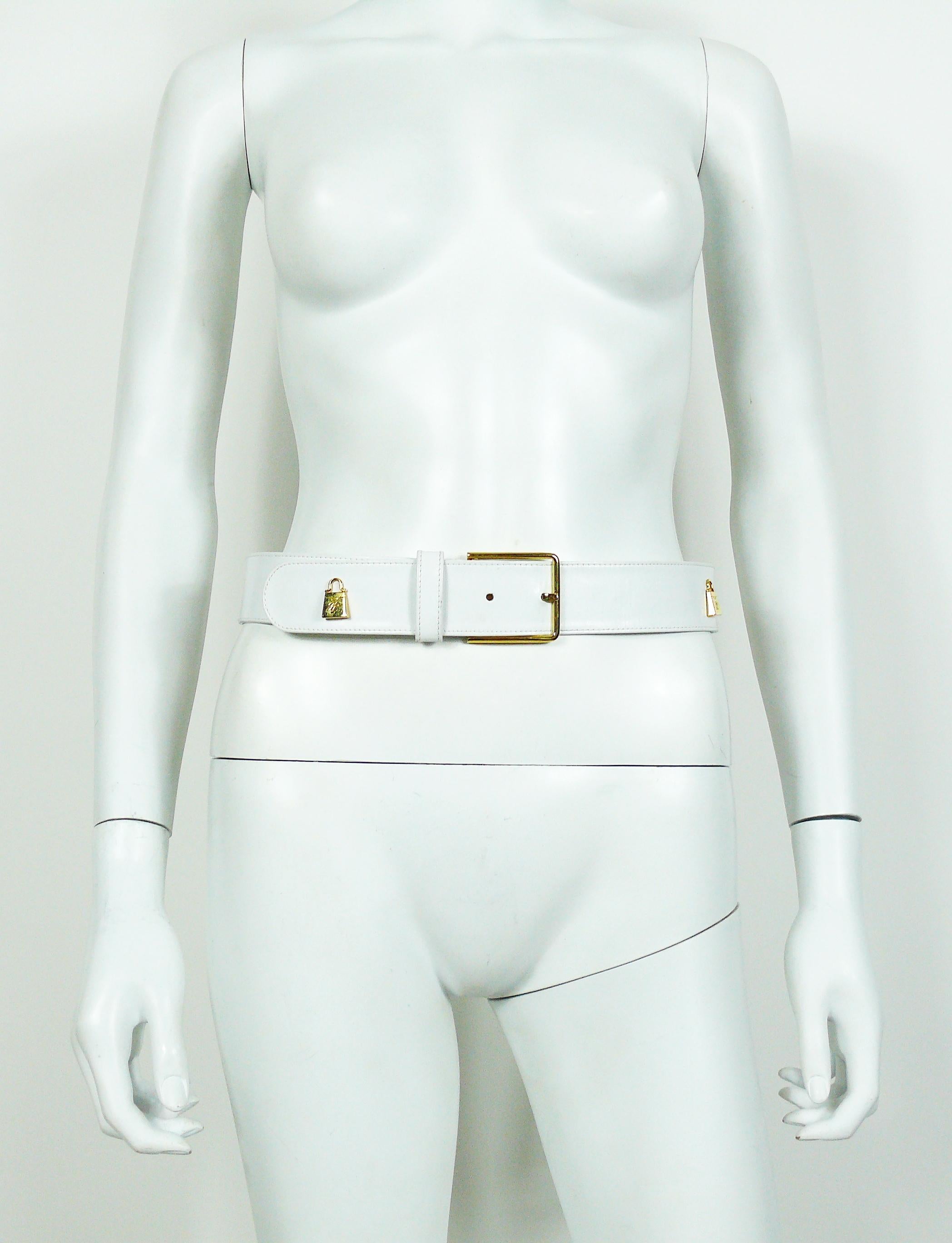 KARL LAGERFELD vintage white leather belt belt featuring gold toned handbags embossed KL.

Marked KARL LAGERFELD Paris.
Made in Italy.

Indicative measurements : adjustable length from approx. 76 cm (29.92 inches) to approx. 82 cm (32.28 inches) /