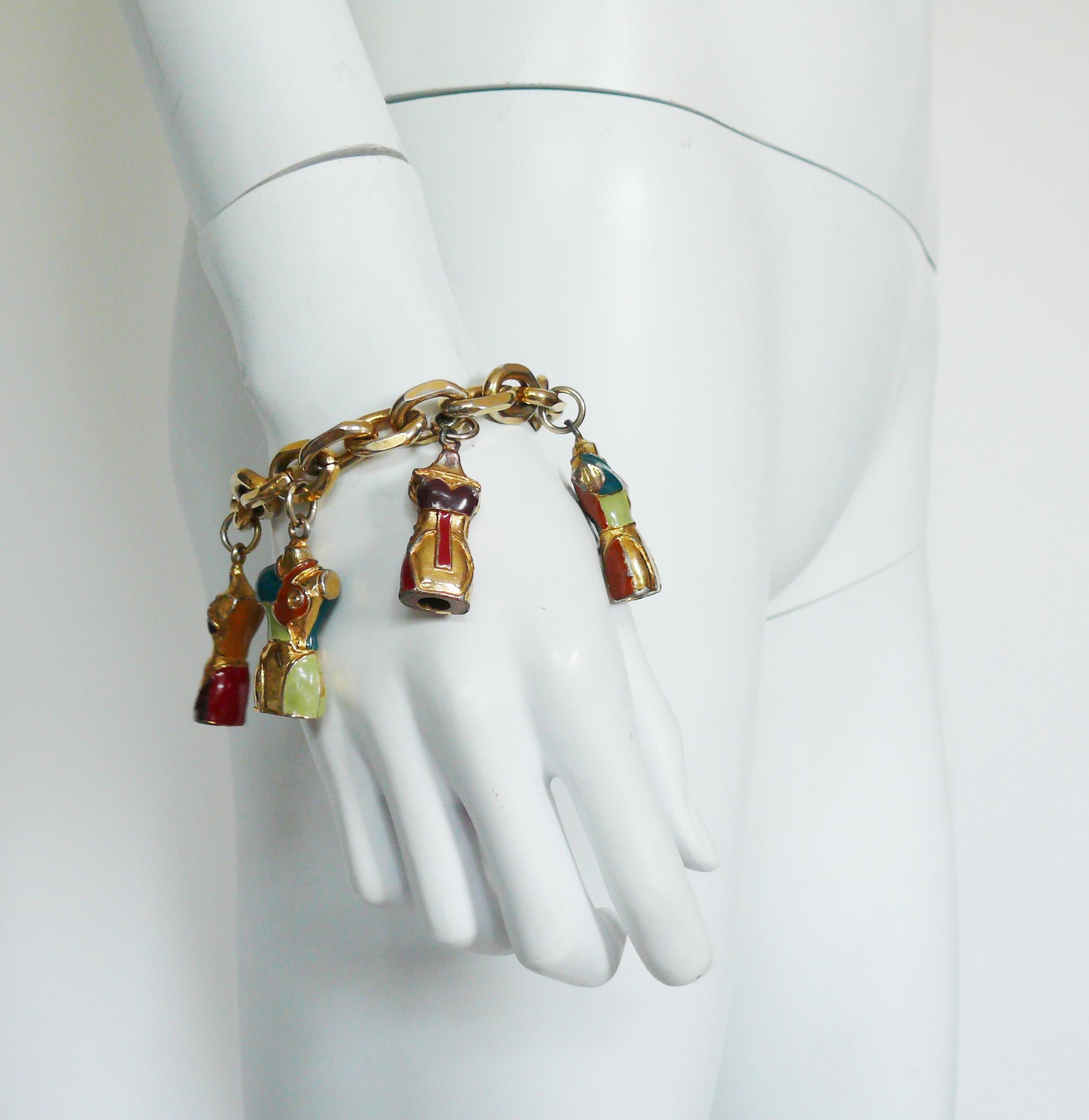 JEAN PAUL GAULTIER vintage gold toned link bracelet featuring iconic enameled bust charms.

Rare and collectable.

T-bar closure.

Has some weight on it.

Embossed GAULTIER.

Indicative measurements : length approx. 20 cm (7.87 inches) / bust charms