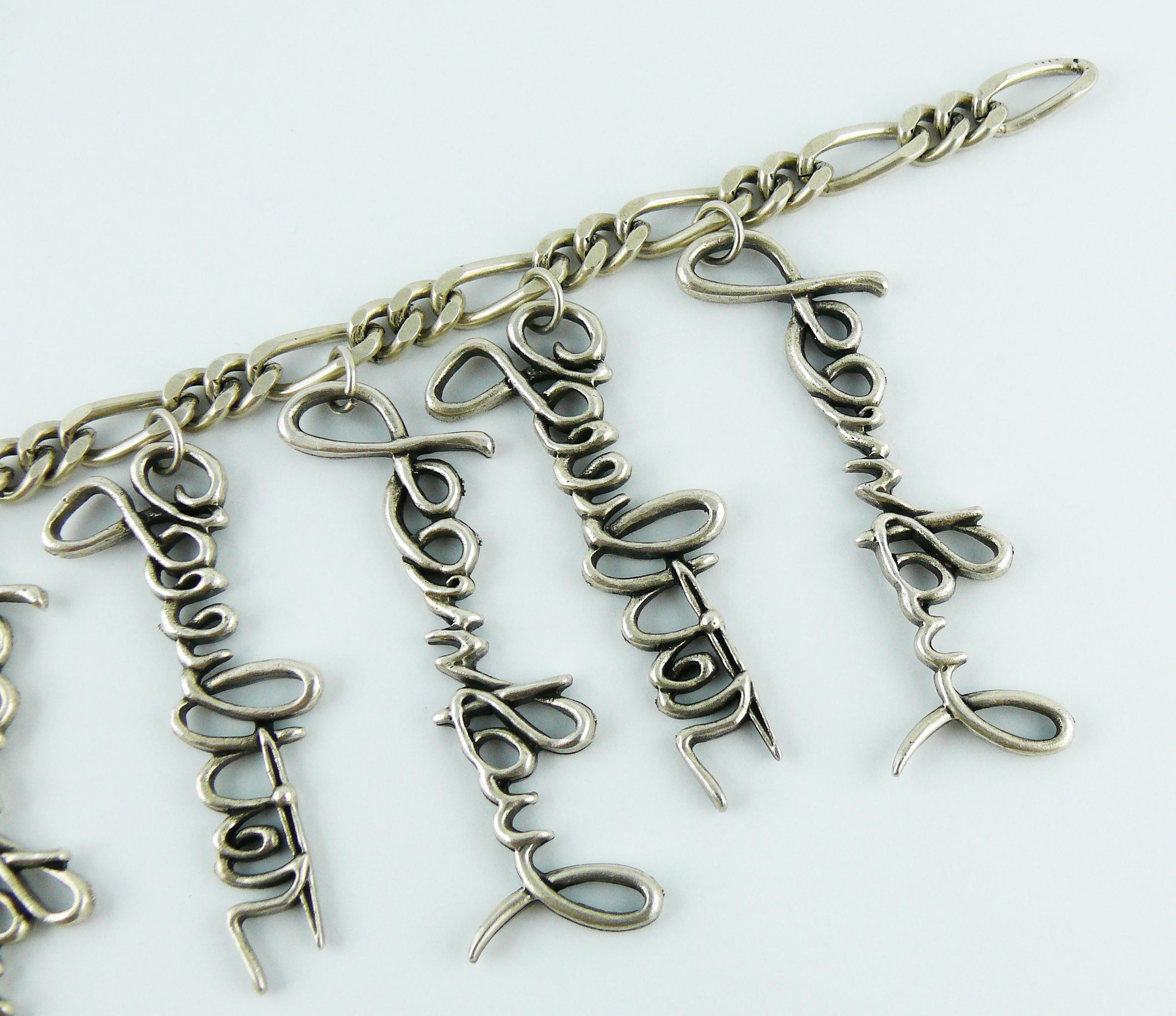 Bracciale con charm in corsivo JEAN PAUL GAULTIER (attribuito a) in vendita 1