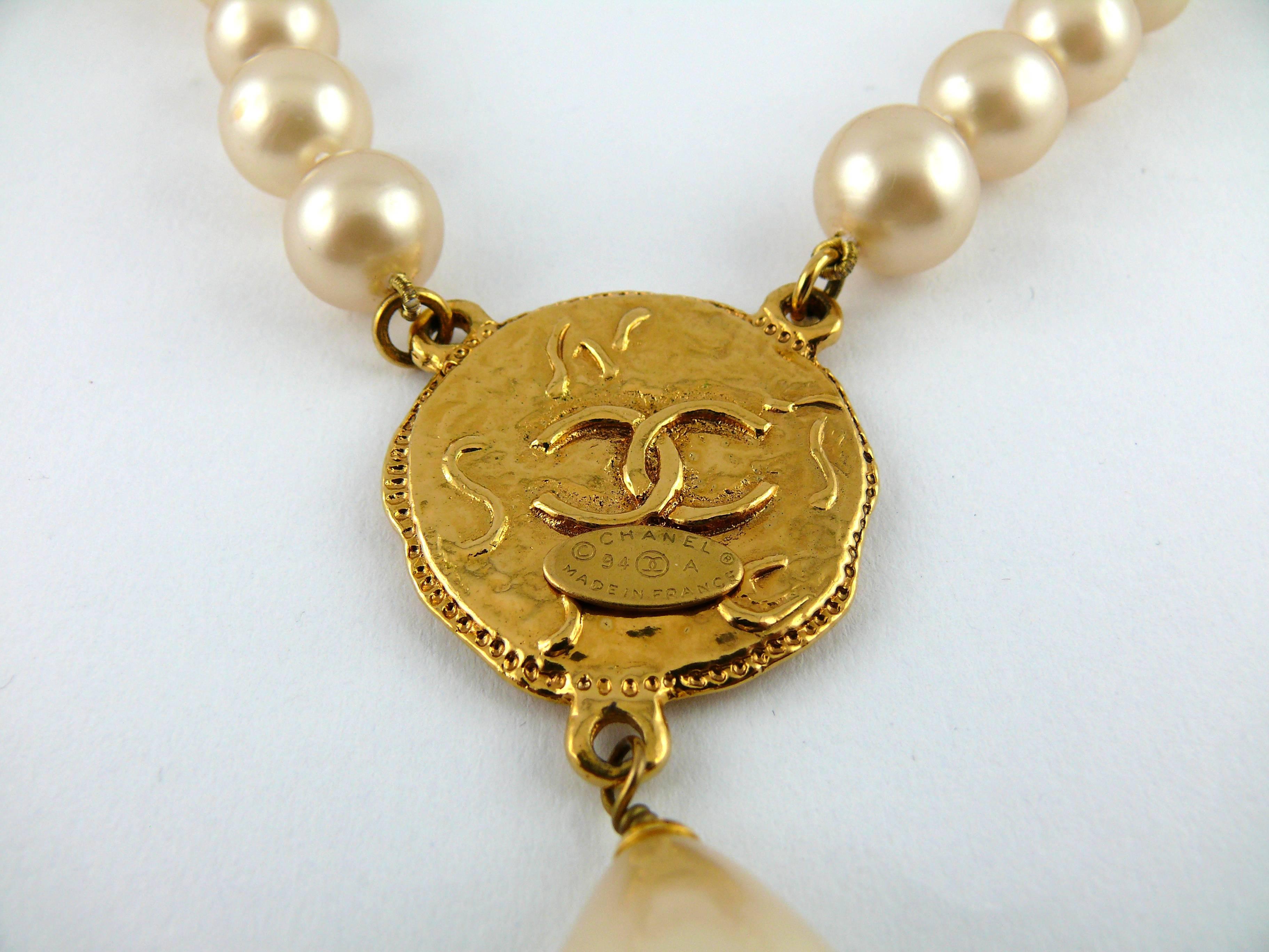 Chanel Vintage Pearl Necklace with CC Logo Coin Medallion, 1994  3
