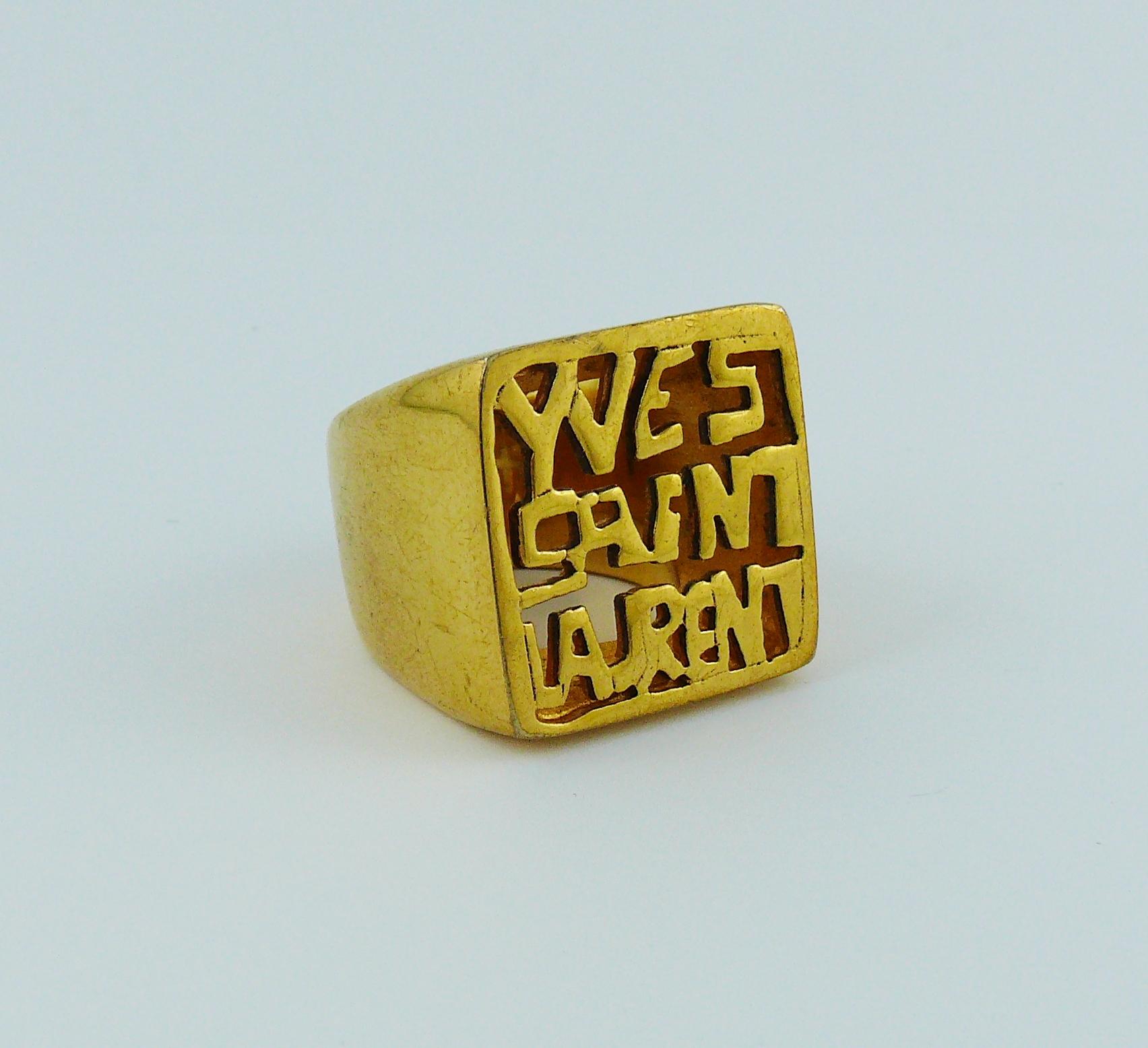 YVES SAINT LAURENT vintage gold toned signed ring featuring YVES SAINT LAURENT openwork lettering.

Unsigned.

Size embossed : 7.

Indicative measurements : top approx. 2 cm x 2 cm (0.79 inch x 0.79 inch).

JEWELRY CONDITION CHART
- New or never