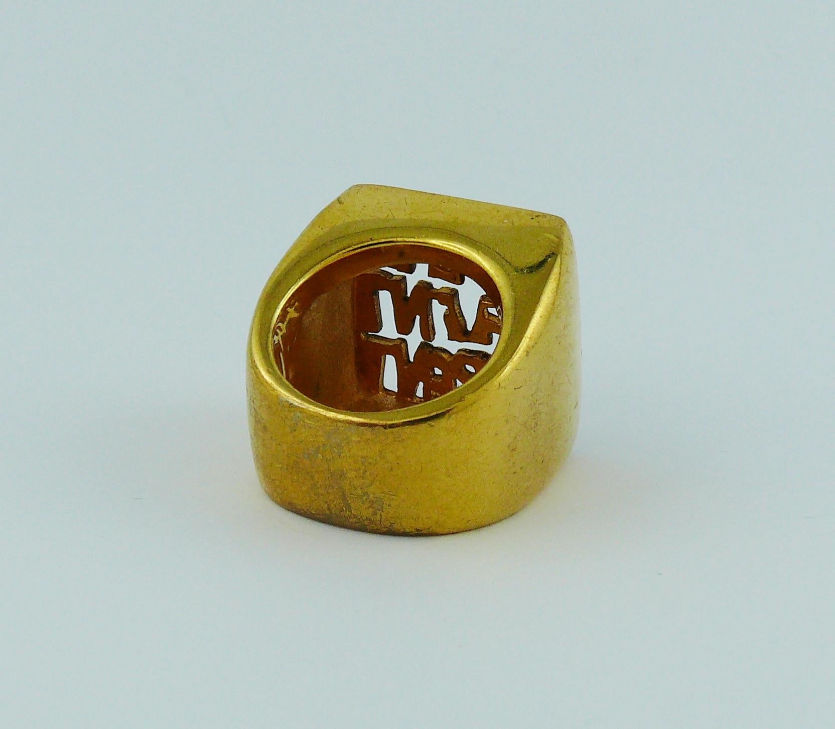 Yves Saint Laurent YSL Vintage Gold Toned Signet Ring Size 7 In Good Condition In Nice, FR