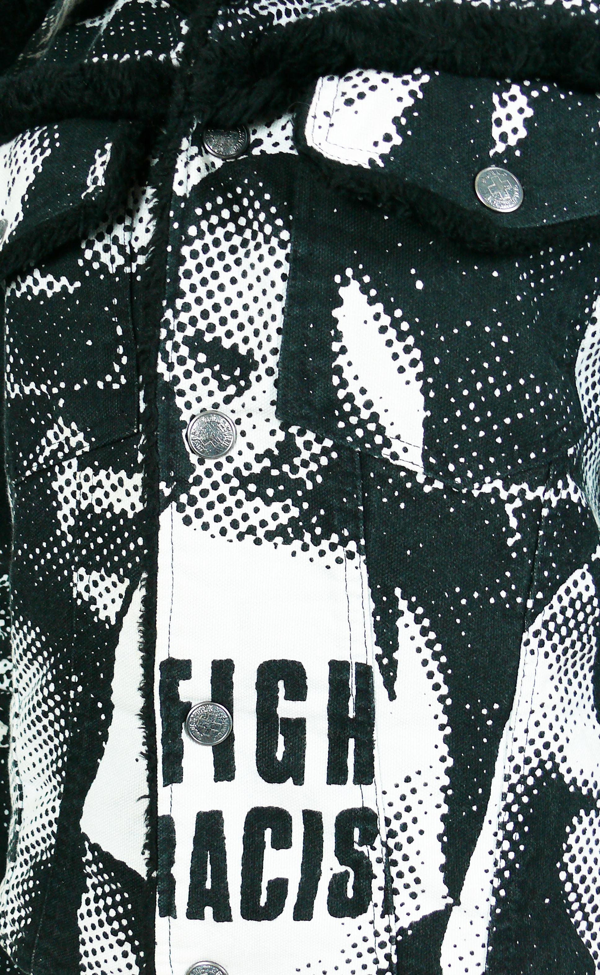 Jean Paul Gaultier Vintage Fight Racism Grafik-Jacke mit Zeitungsdruck im Zustand „Gut“ im Angebot in Nice, FR