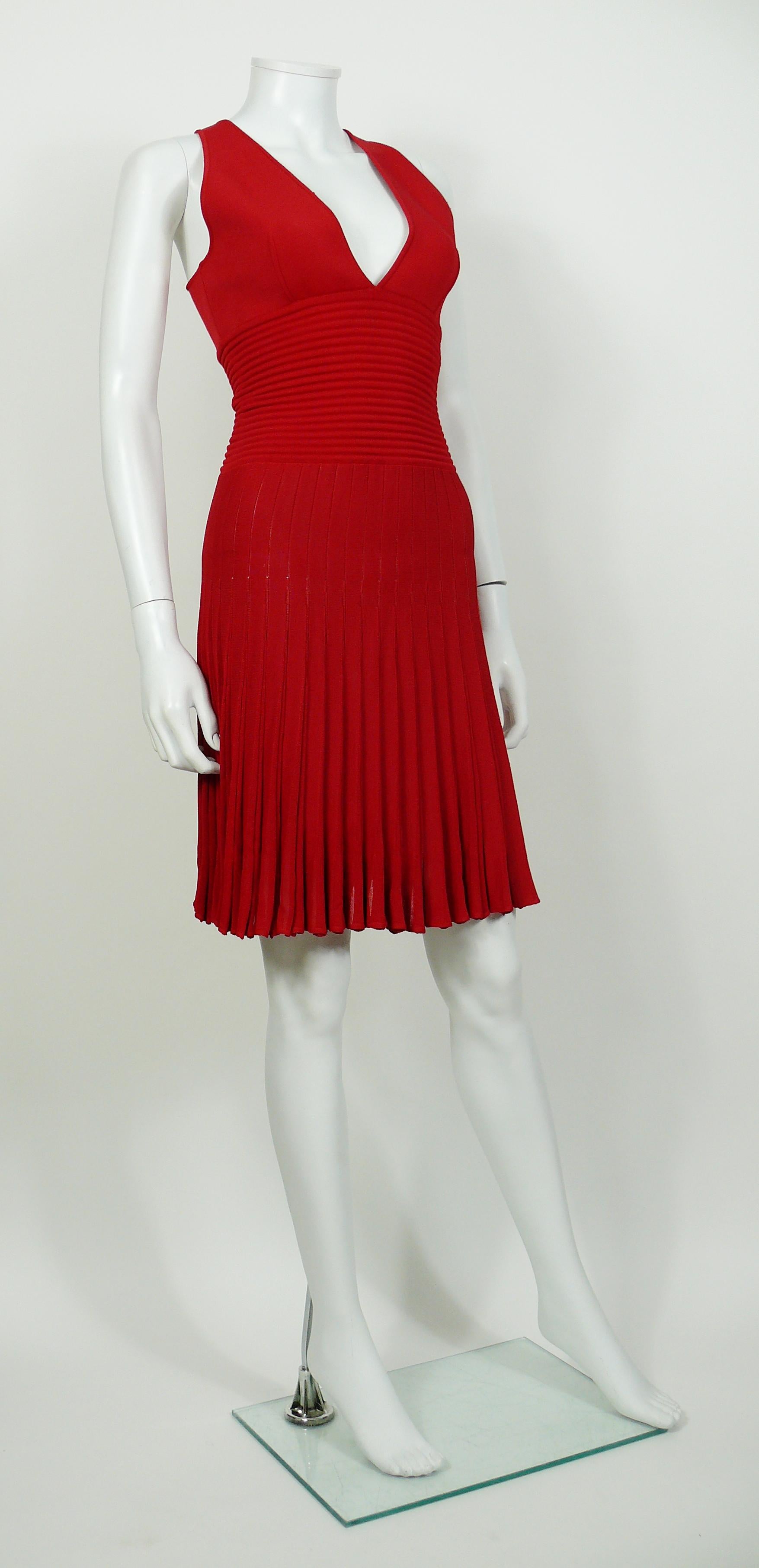 ALEXANDRE VAUTHIER sleeveless red dress.

This dress features :
- Streetchy bust and waist.
- Deep V-neckline.
- Knit lower part.
- Side zip.
- Knee length.
- Unlined.

Label reads ALEXANDRE VAUTHIER.
Hand made in France.

Size tag reads :