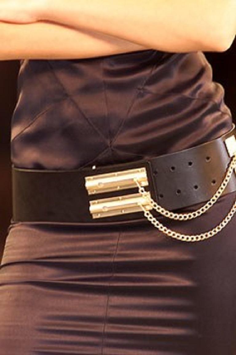 Chanel Spring 2002 Black Leather Sliding Chain Lock Runway  display picture 1