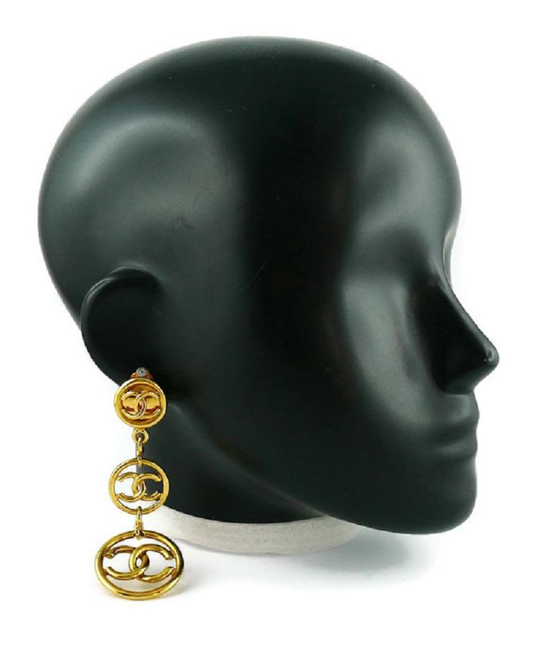 CHANEL vintage gold toned three tiered CC dangling earrings (clip on).

Spring/Summer 1993 Collection.

Embossed CHANEL 93 P Made in France.
Private sale 