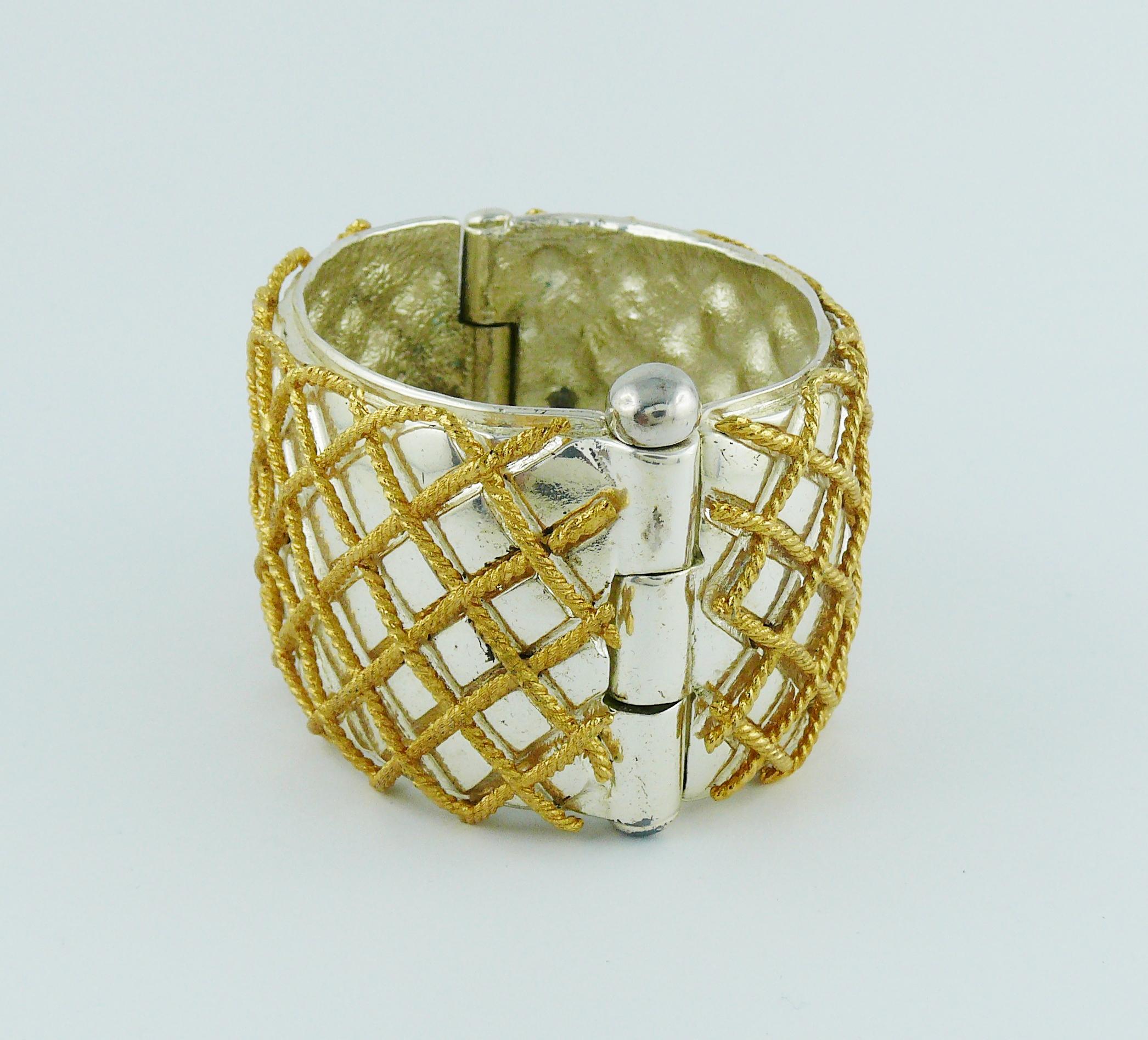 Yves Saint Laurent YSL Vintage zweifarbiges Manschettenarmband mit Gittermuster im Grid-Design im Angebot 1