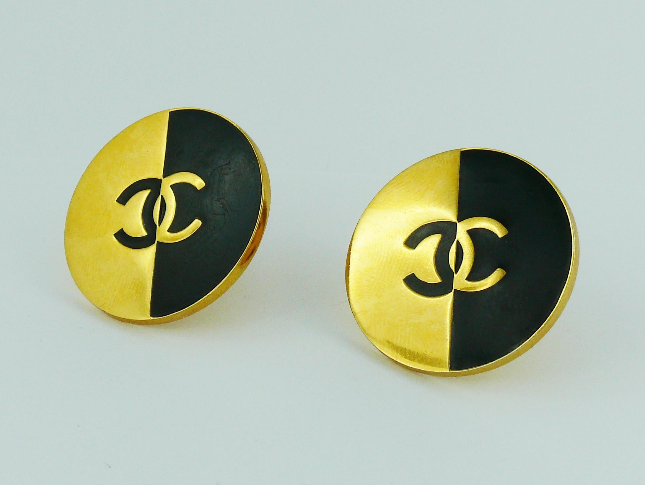 Chanel Vintage Large Black and Gold CC Clip-On Earrings 2
