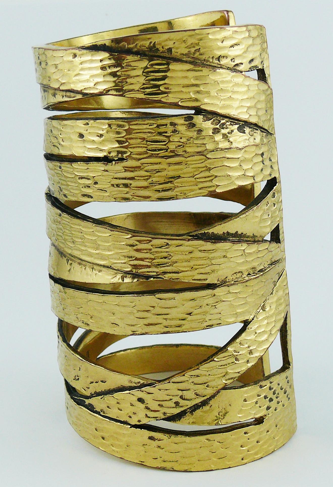Yves Saint Laurent YSL Massive Gold Textured Cuff Bracelet In Excellent Condition In Nice, FR