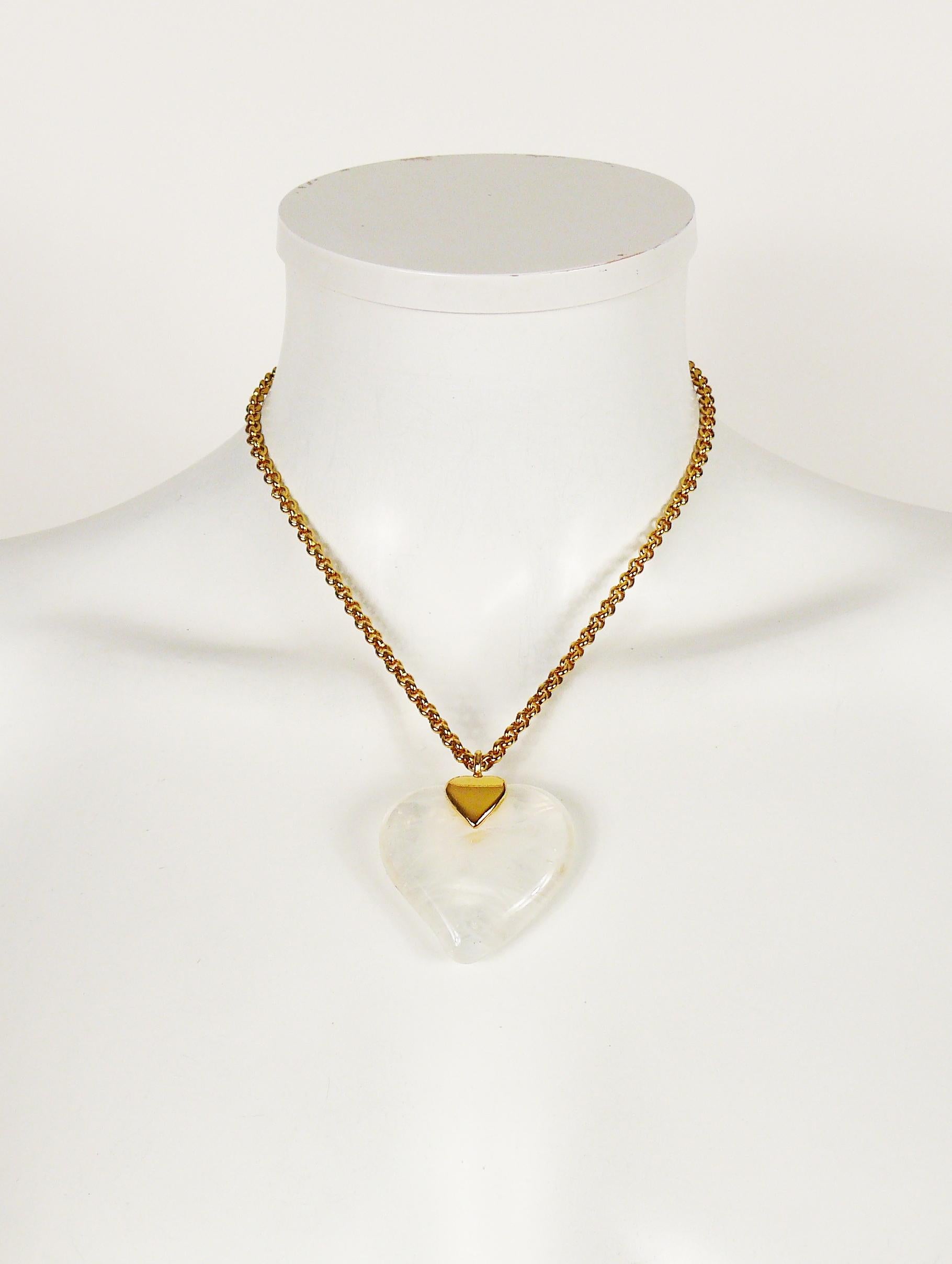 Yves Saint Laurent vintage gold toned chain necklace featuring a glass heart pendant with white marbled inclusions and bubbles.

Lobster clasp closure.

Embossed YLS Made in France.

Indicative measurements : chain total length approx. 42 cm (16.54