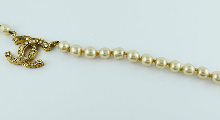 Chanel Vintage Pearl Necklace with Crystal CC Logo at 1stDibs  chanel  pearl necklace vintage, chanel vintage necklace, chanel logo necklace