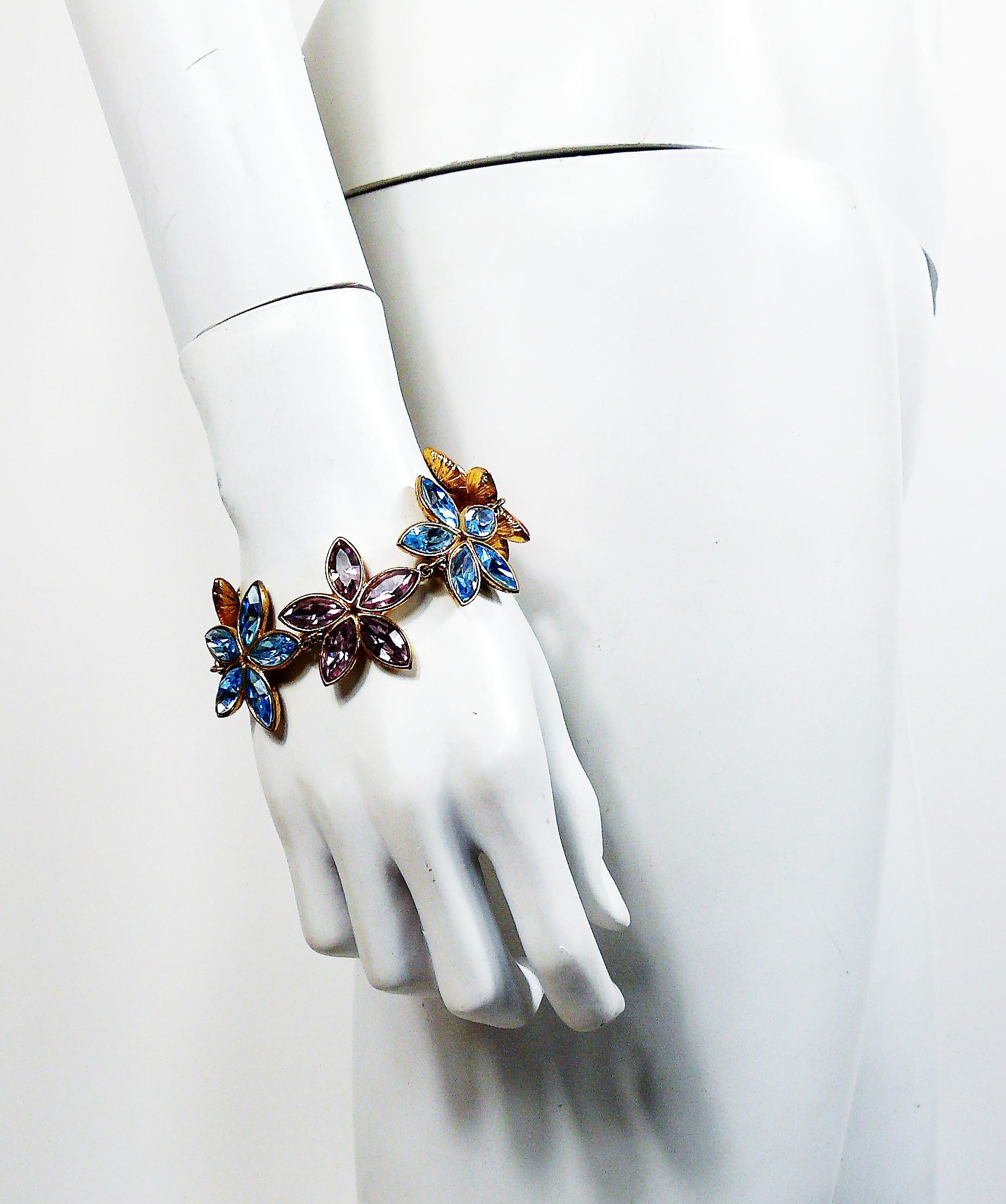 YVES SAINT LAURENT vintage gold toned bracelet featuring floral links with multicolored crystal embellishement.

T-bar closure.

Love clasp rings embossed YVES SAINT LAURENT.
Made in France.

Indicative measurements : adjustable length from approx.