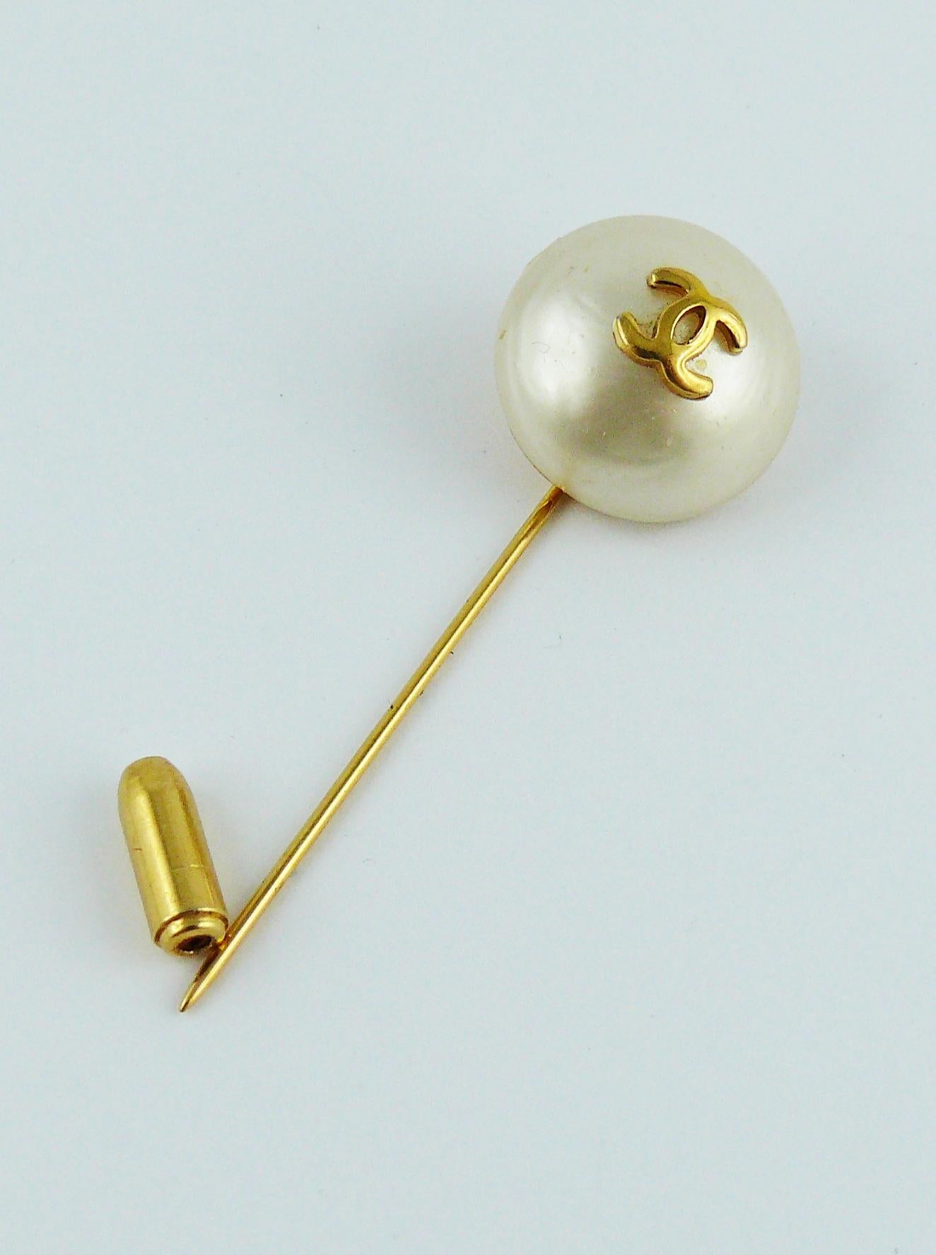 pearl lapel pin