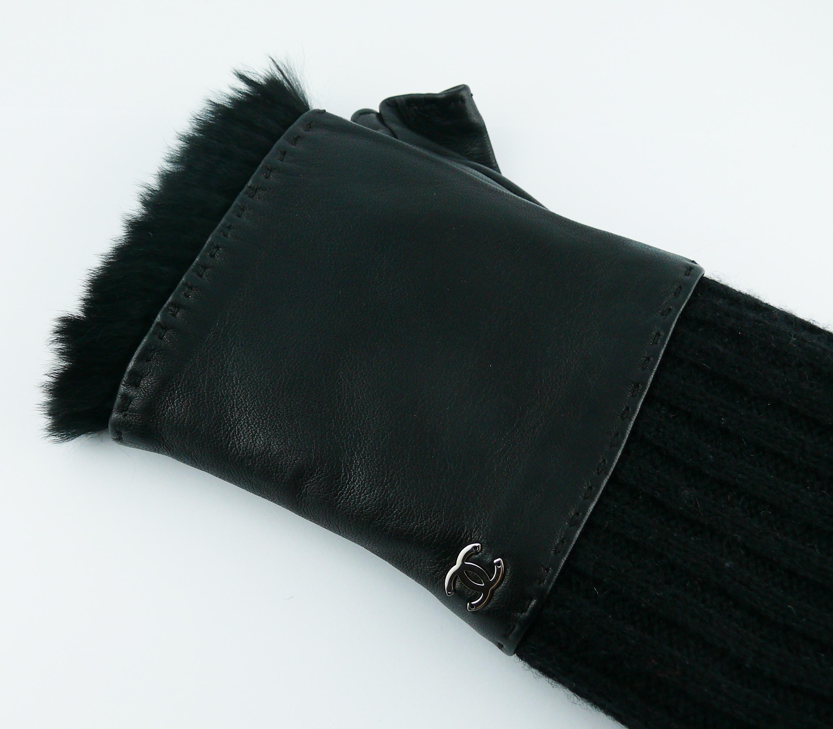 CHANEL black lambskin and wool fingerless gloves with Orylag rabbit fur trim and silver toned CC logos.

Label reads CHANEL Made in France.

Size label reads : 7.

Indicative measurements : length approx. 24 cm (9.45 inches).

NOTES
- This is a