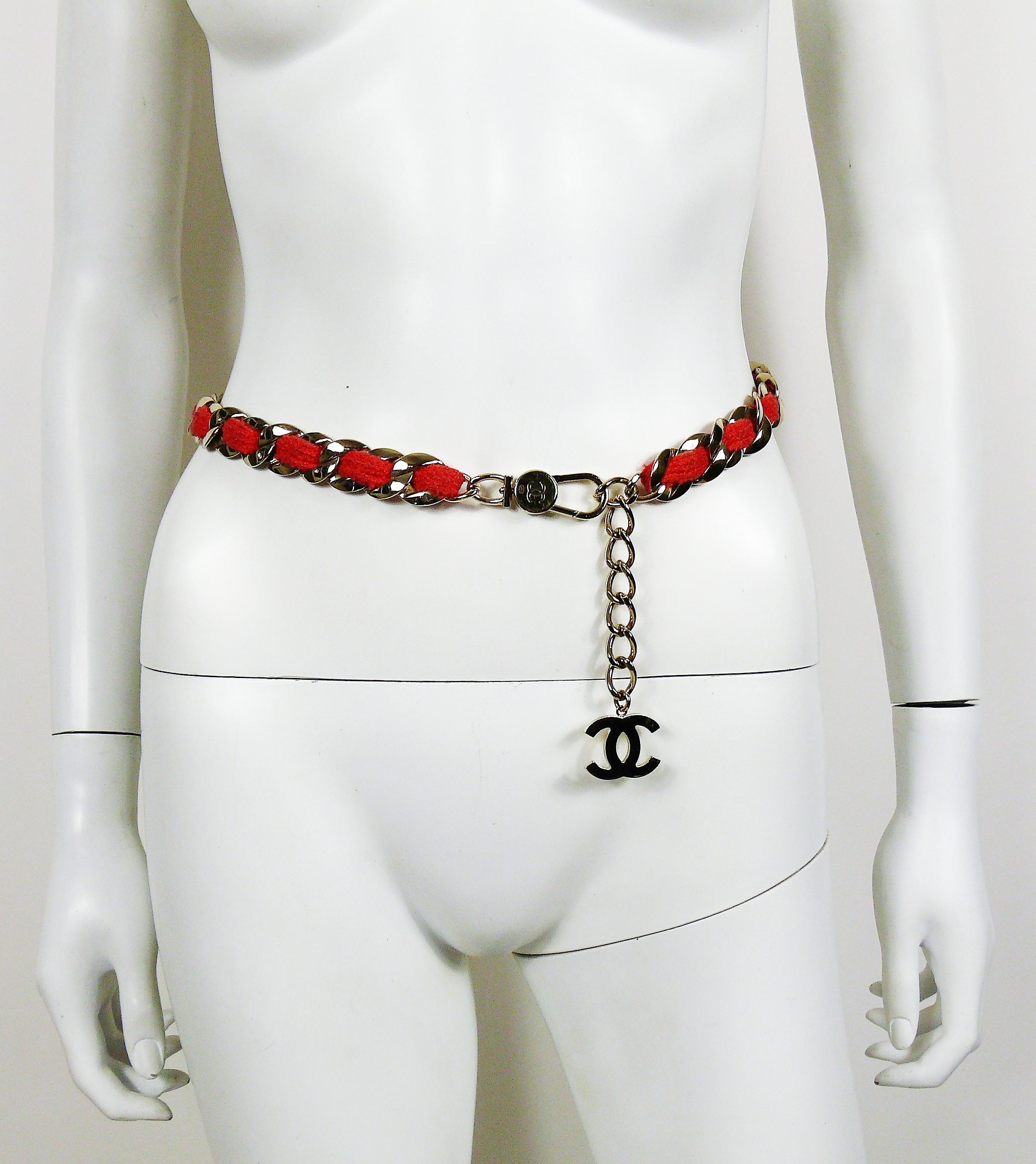 CHANEL light gold toned chunky chain belt with intertwined coral tweed strap and CC logo drop at the end.

Front the Cruise 2008 Collection.

Designed as a belt, but can also be worn as a necklace.

Adjustable length.

Marked CHANEL 08 C Made in