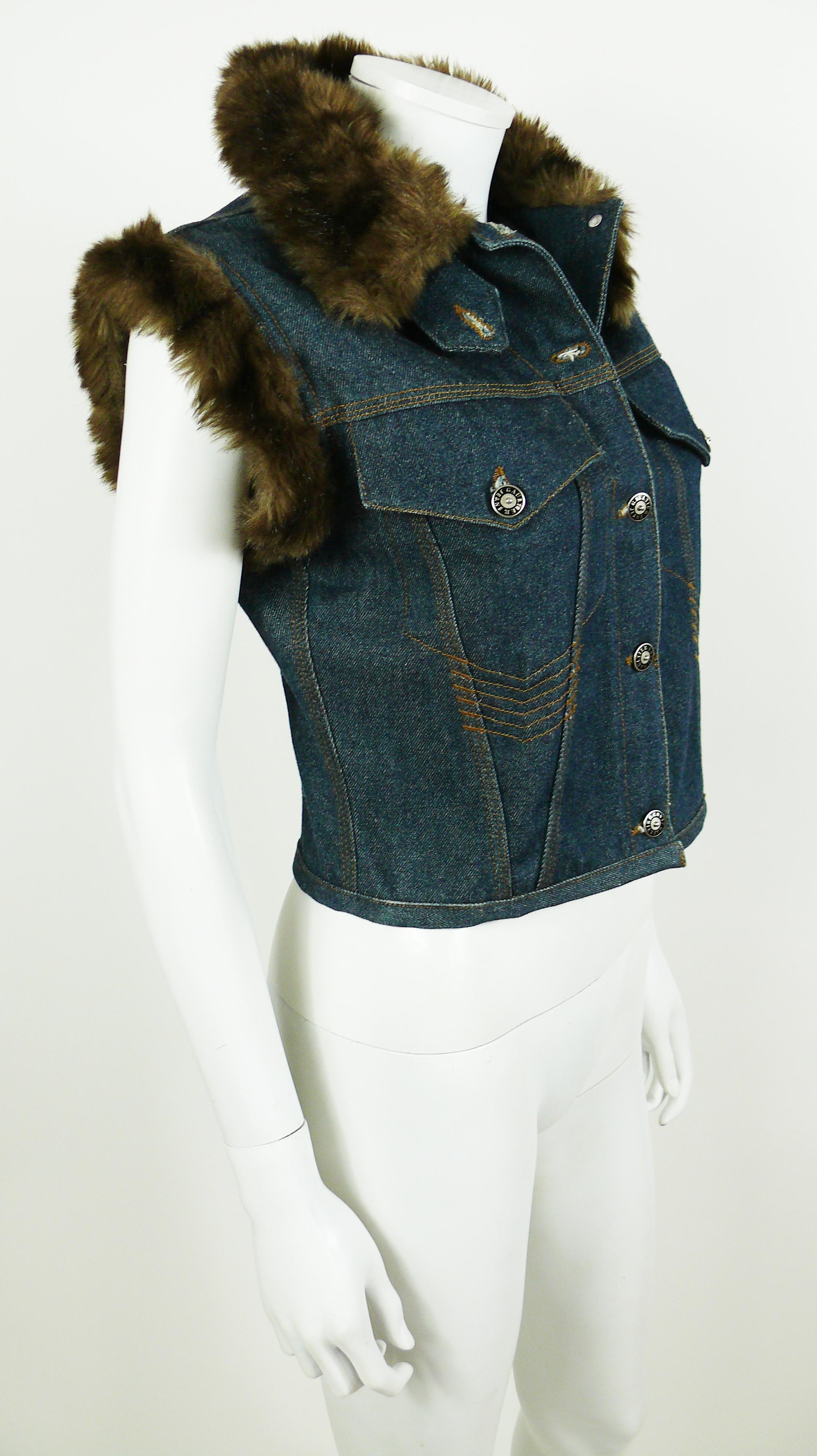 JEAN PAUL GAULTIER vintage denim sleeveless jacket.

This jacket features :
- Blue denim with faux fur trim on collar and shoulders.
- Signature GAULTIER JEANS silver toned buttons with black enamel.
- Two chest pockets.

Label reads GAULTIER