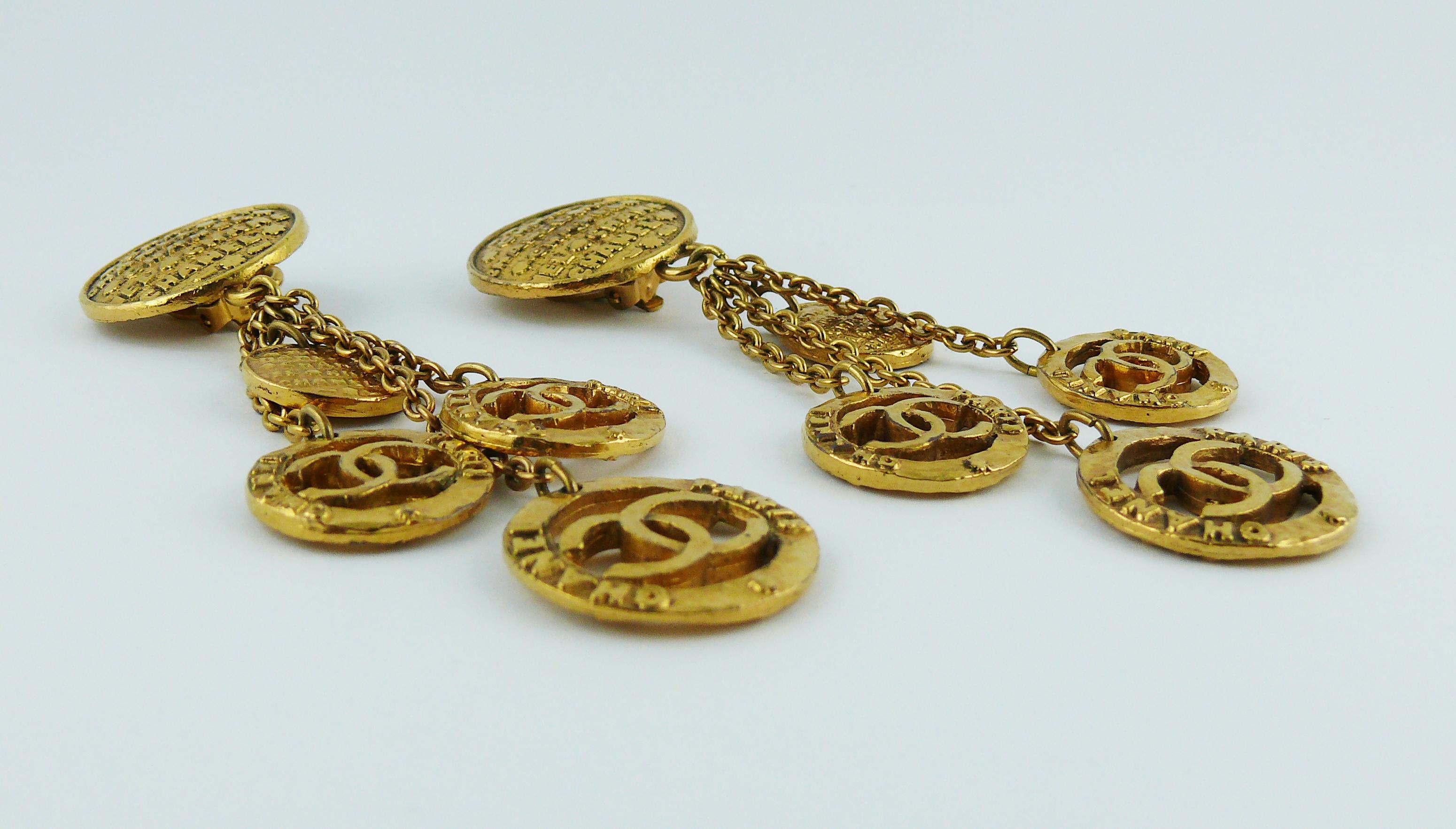 CHANEL vintage gold toned dangling earrings (clip-on) featuring multi coin charms with CC cut-out logos.

Collection year : 1993.

Embossed CHANEL 2 8 Made in France.

Indicative measurements : height approx. 10.5 cm (4.13 inches) / max. width