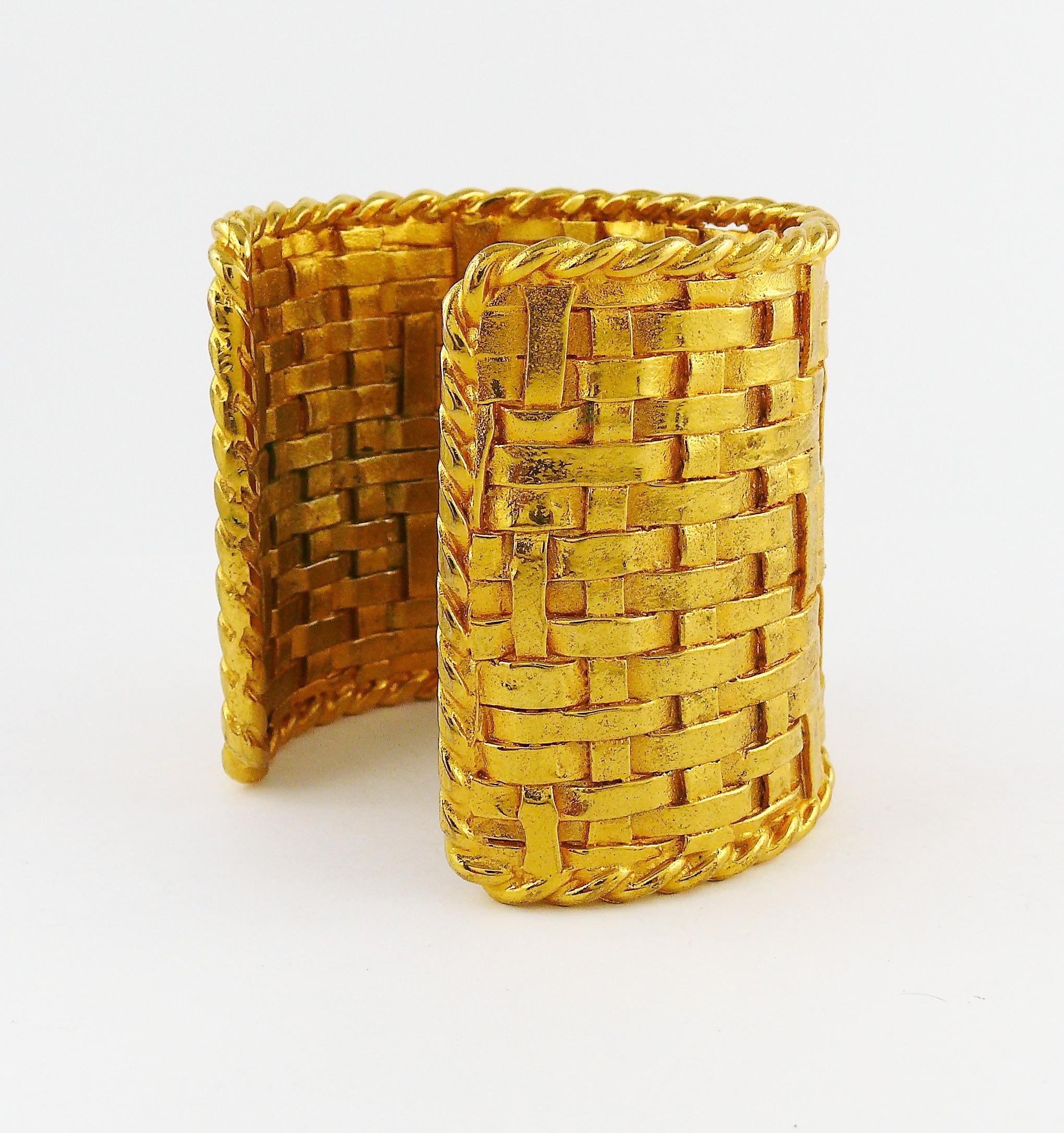 Bracelet manchette vintage couture en or massif tissé avec monogramme JF Excellent état - En vente à Nice, FR